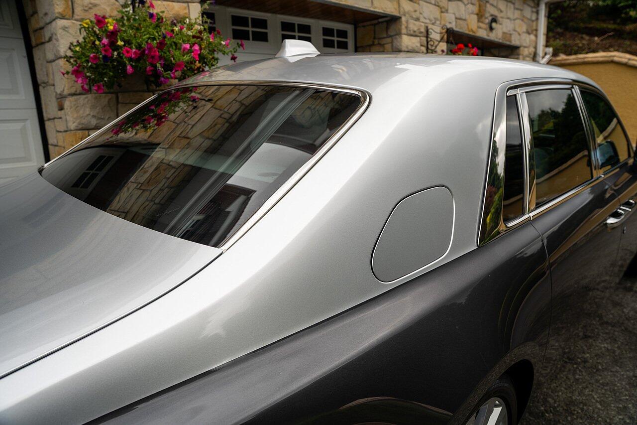 Rolls-Royce Phantom view 8