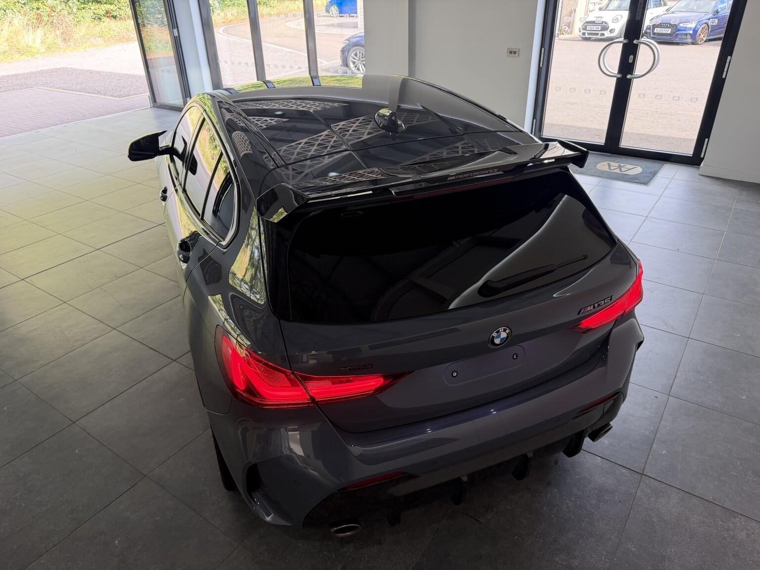 BMW 1 Series view 19