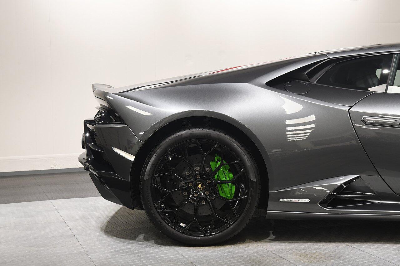 Lamborghini Huracan view 41