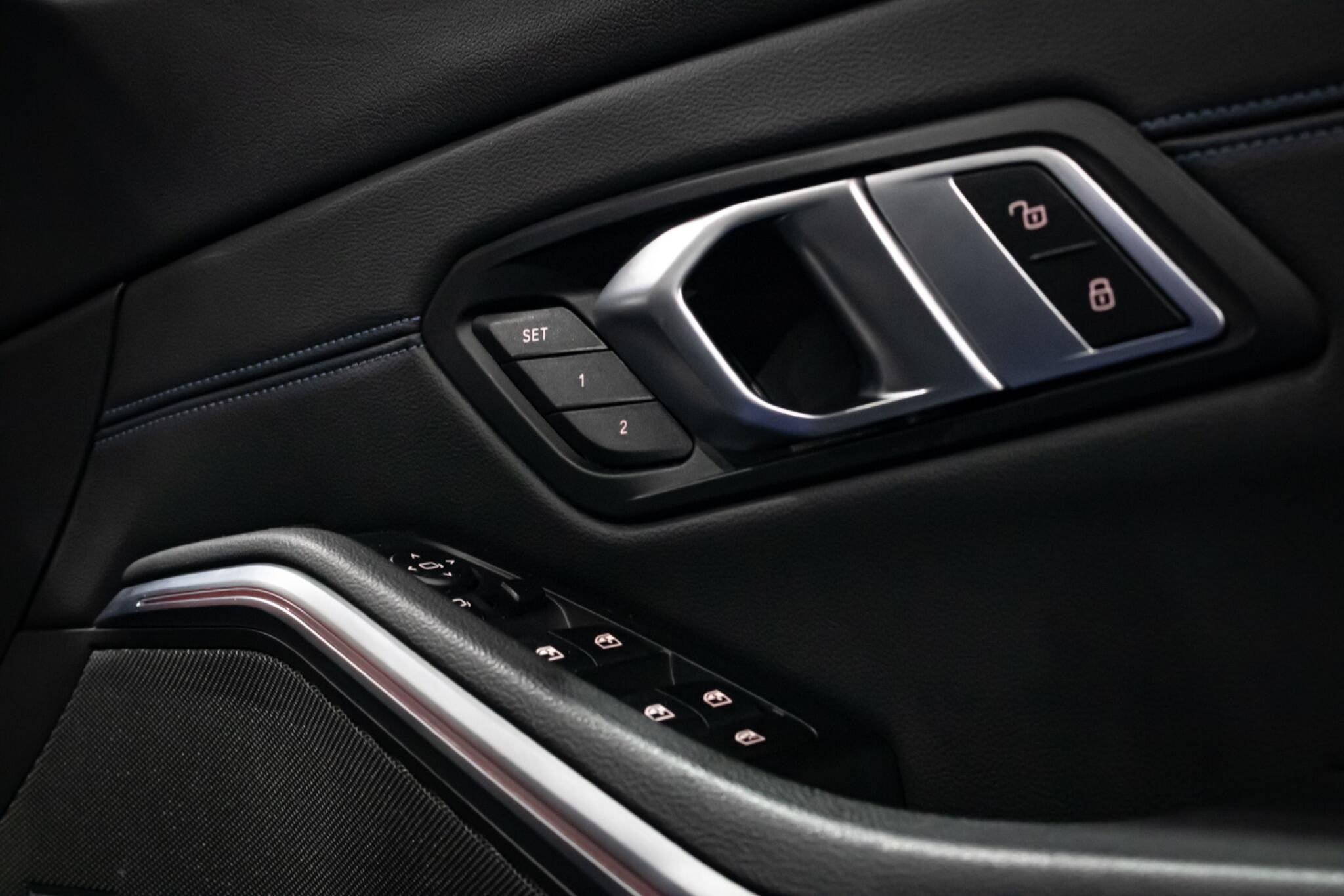 BMW 3 Series view 14