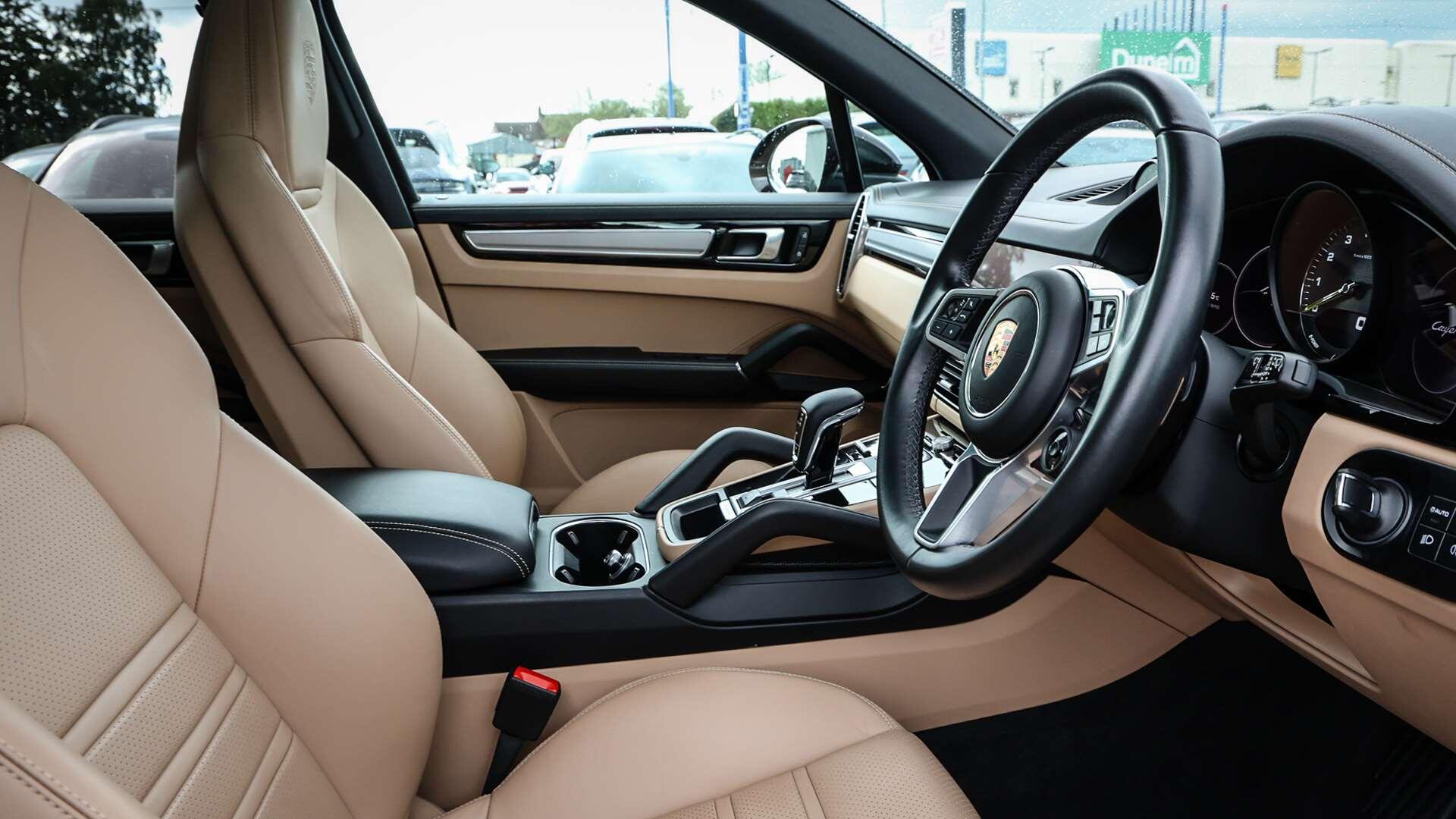 Porsche Cayenne view 13