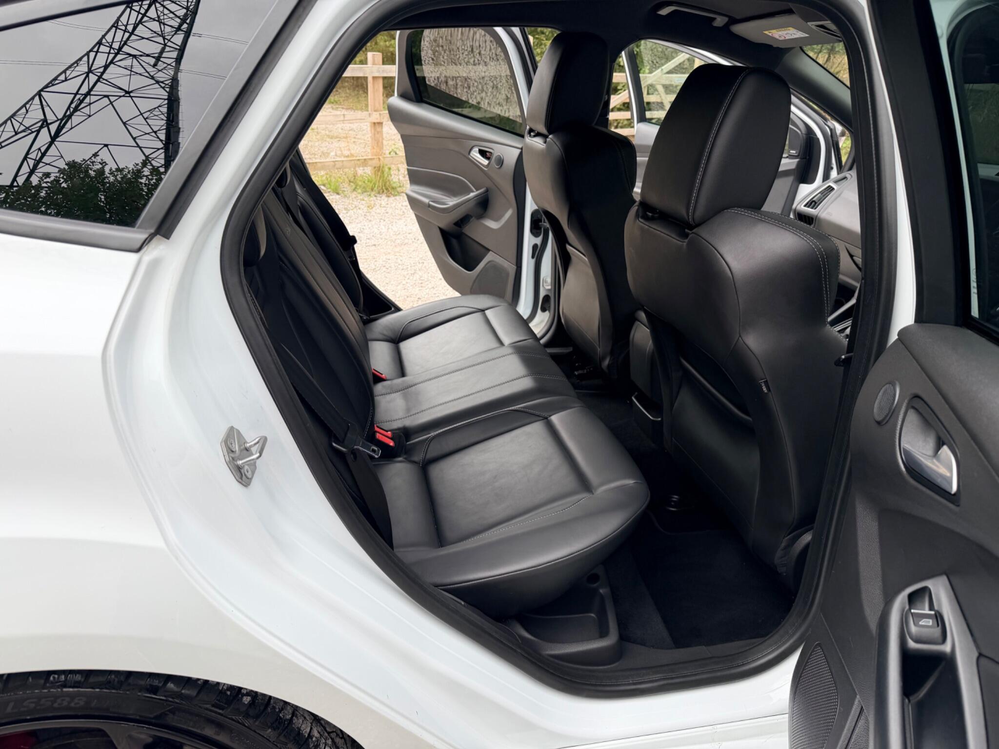 Ford Focus view 17