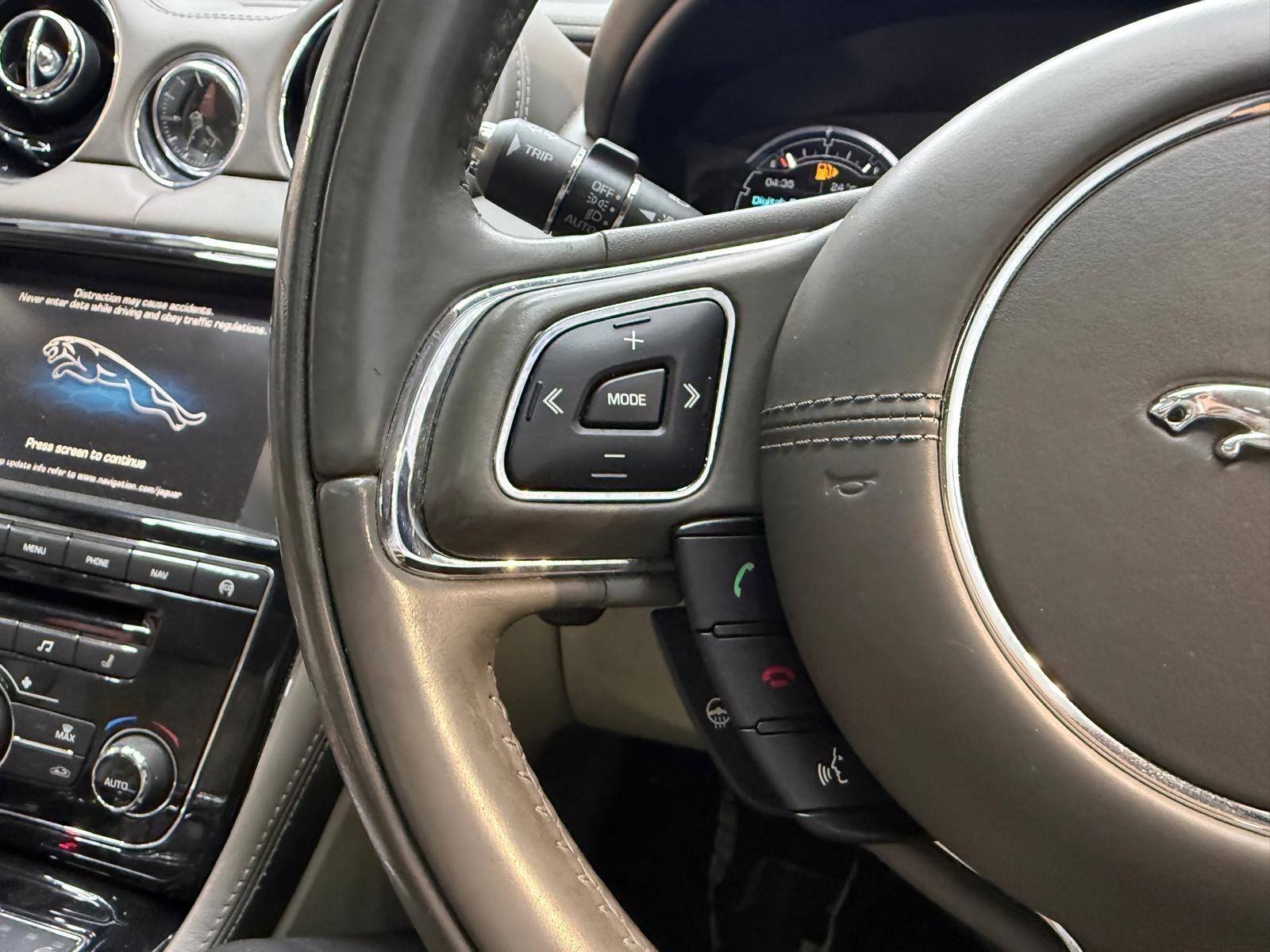 Jaguar XJ view 15