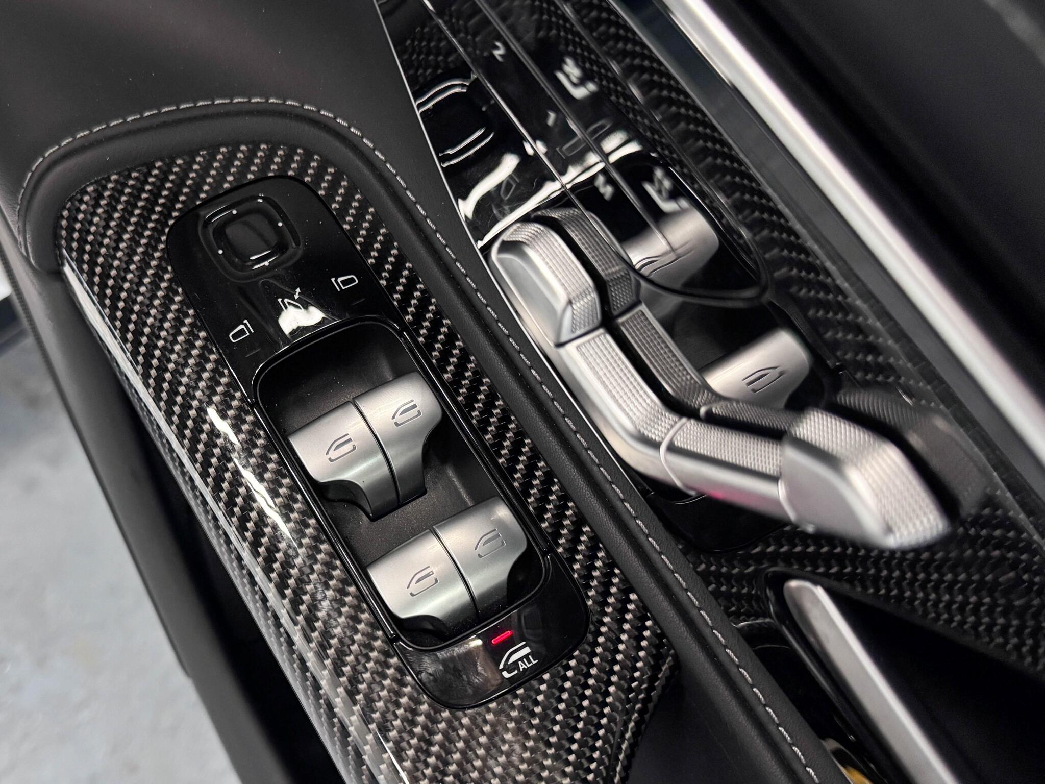 Mercedes-Benz SL view 16