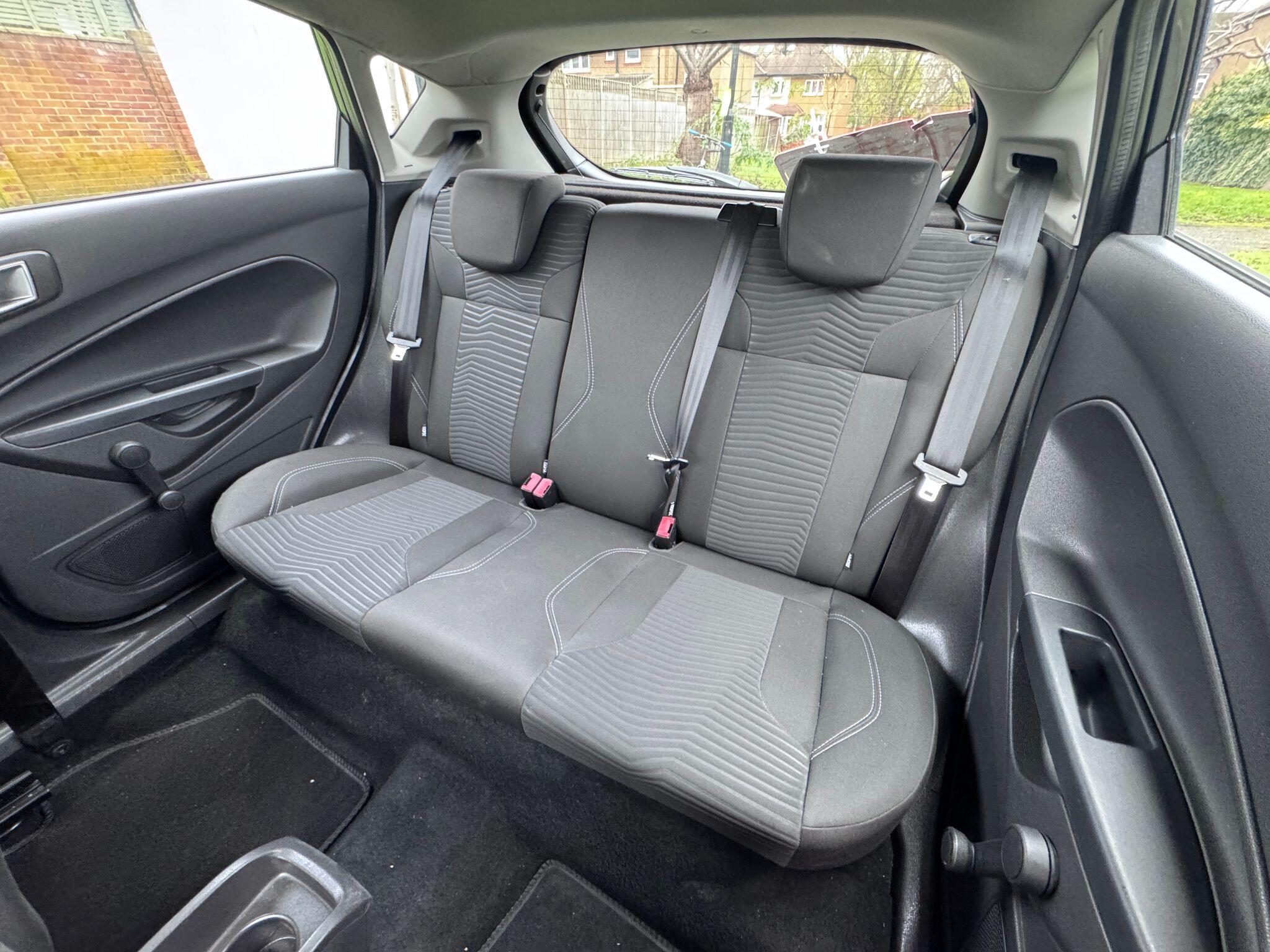 2017 Ford Fiesta image 25