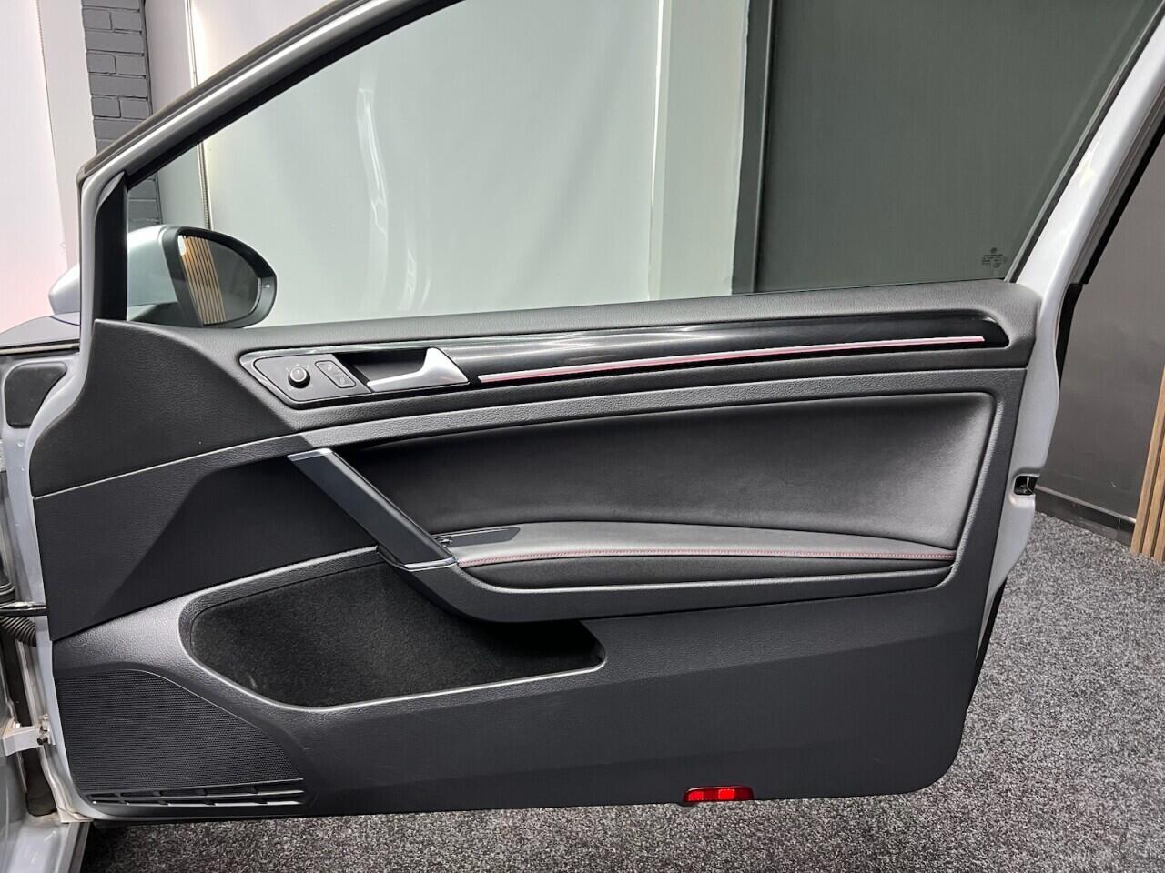 Volkswagen Golf view 33