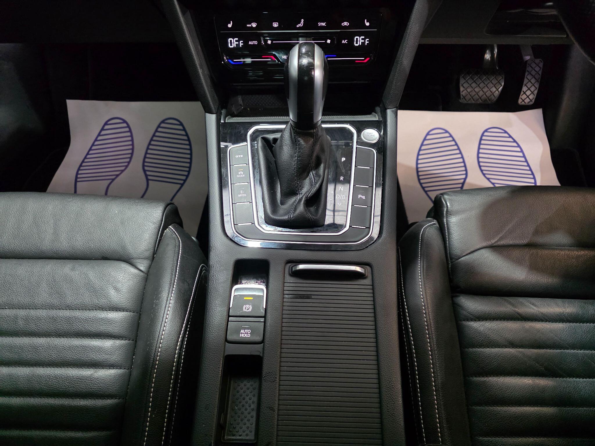 Volkswagen Passat view 9