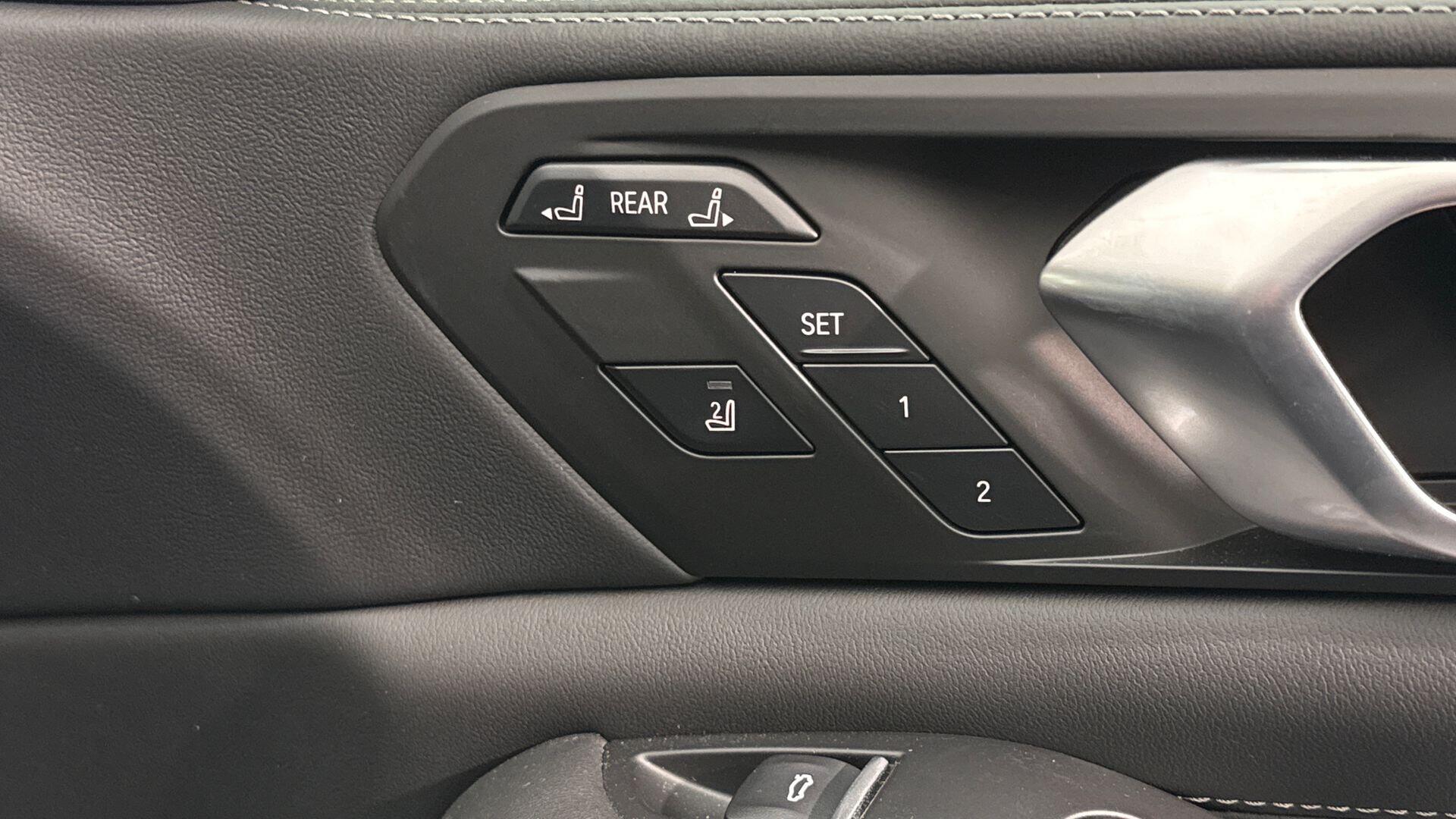 BMW X7 view 26