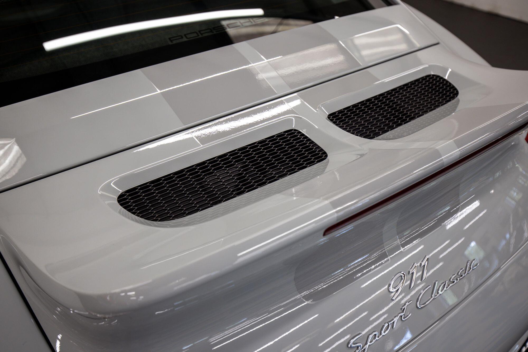 Porsche 911 view 28