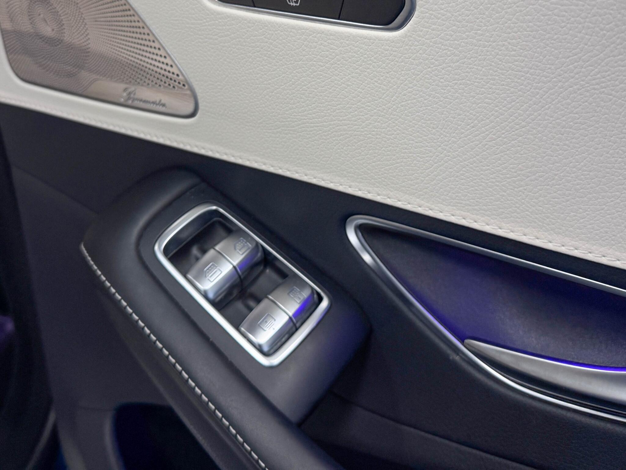 Mercedes-Benz S Class view 23