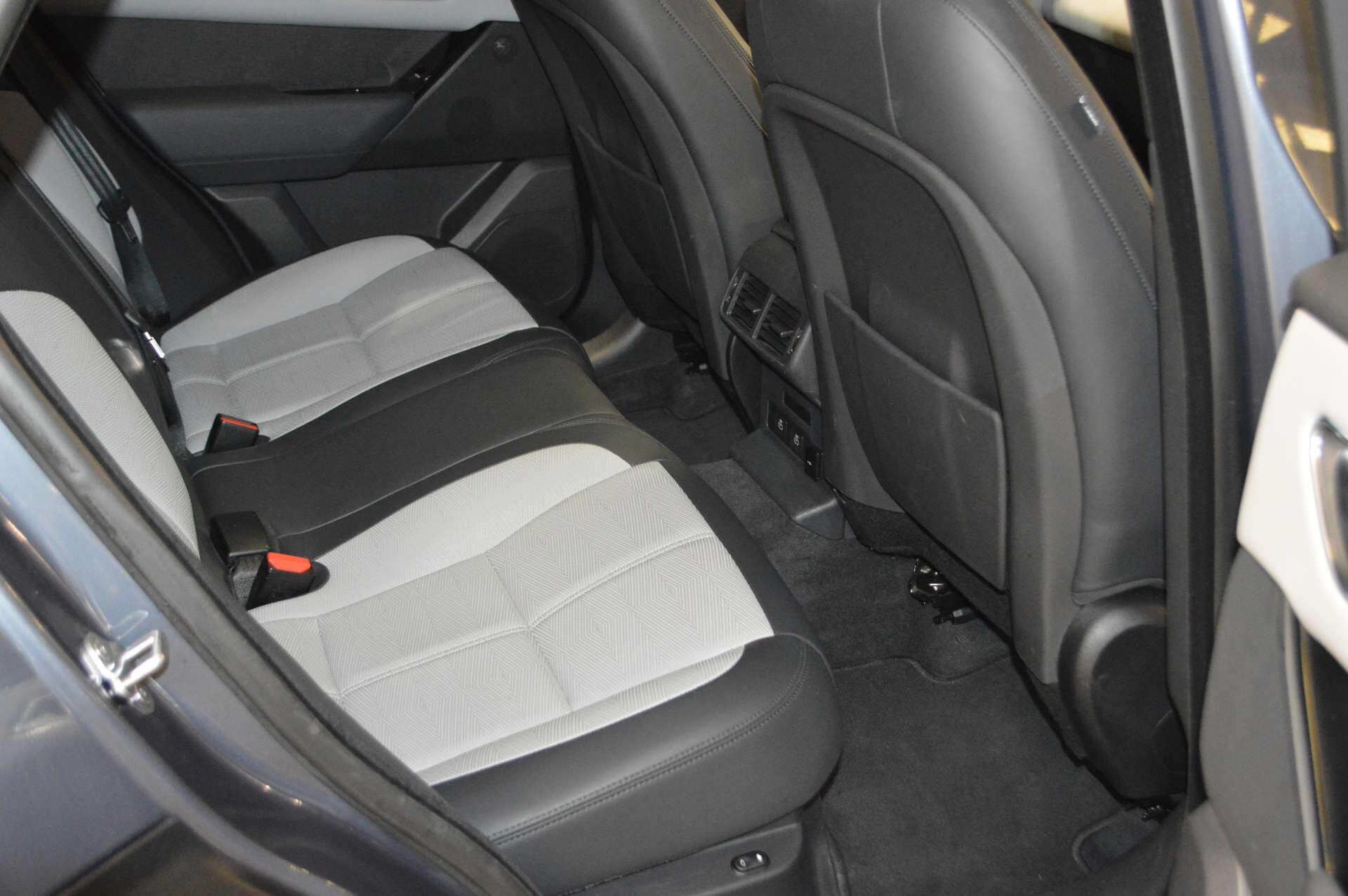 Land Rover Range Rover Velar view 23