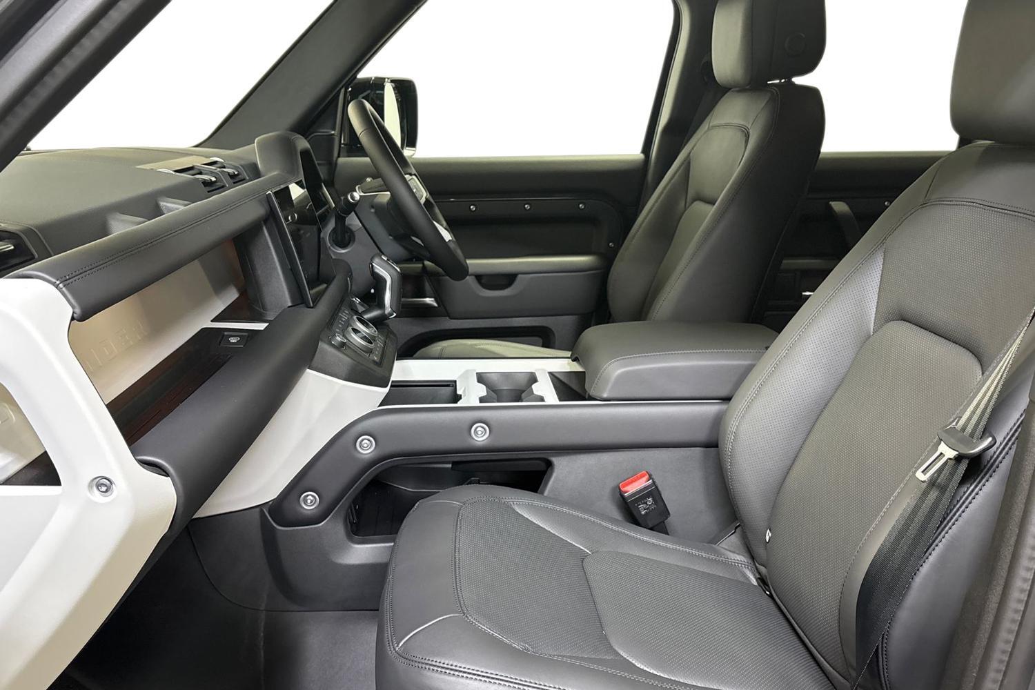 Land Rover Defender view 7