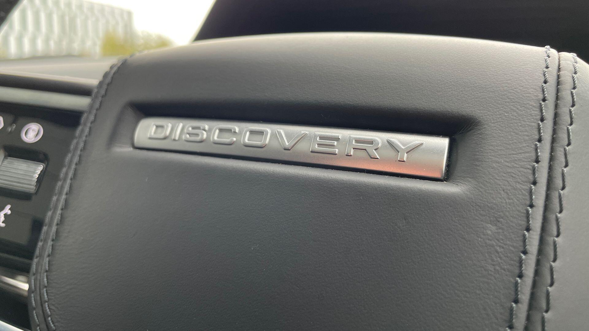 Land Rover Discovery Sport view 43