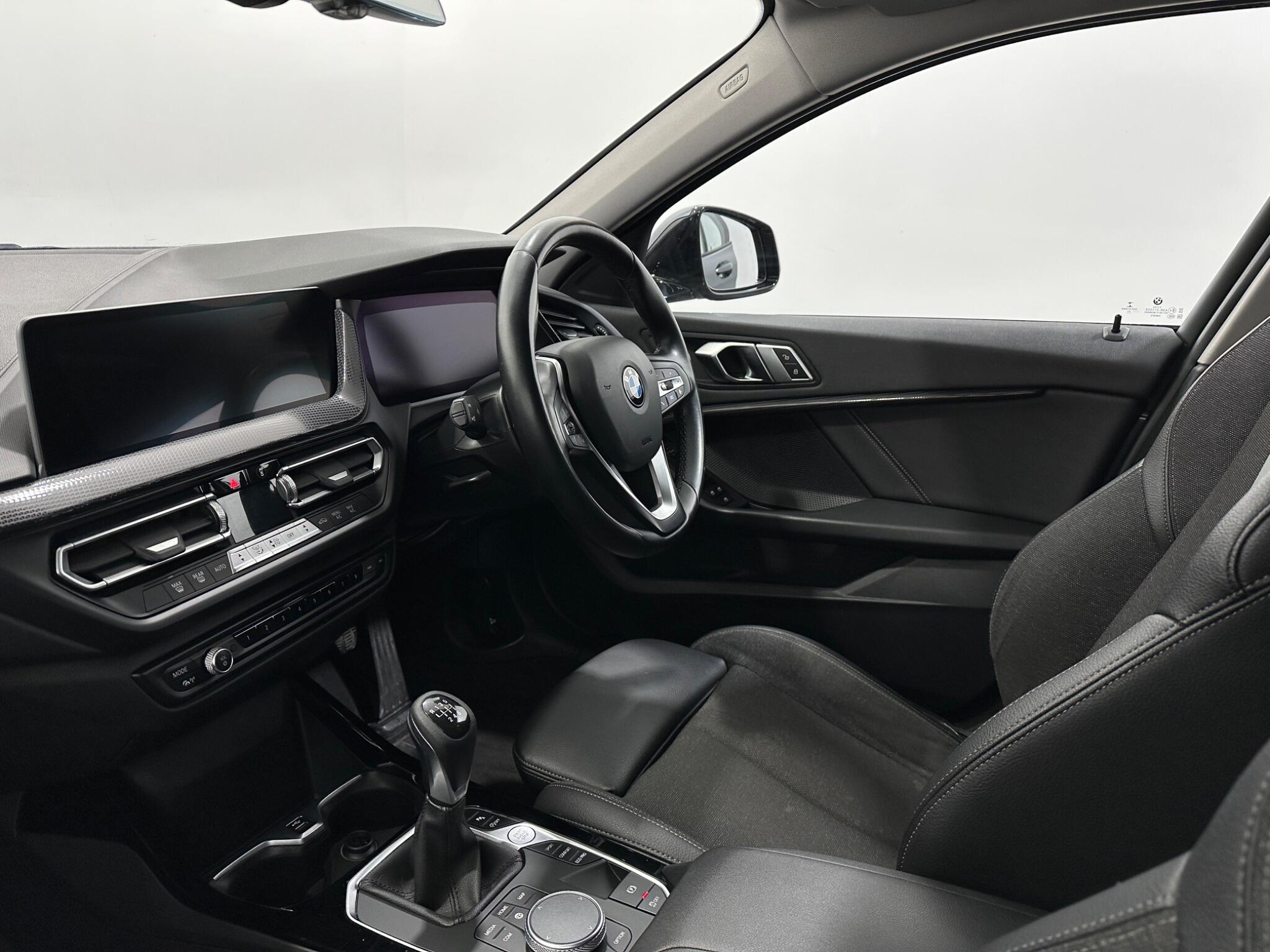 BMW 1 Series view 32