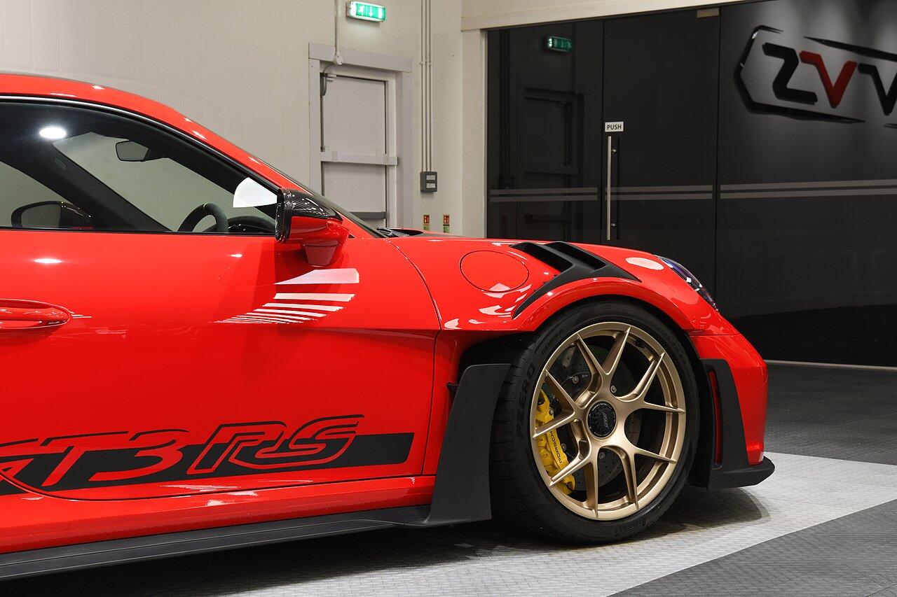 Porsche 911 view 42
