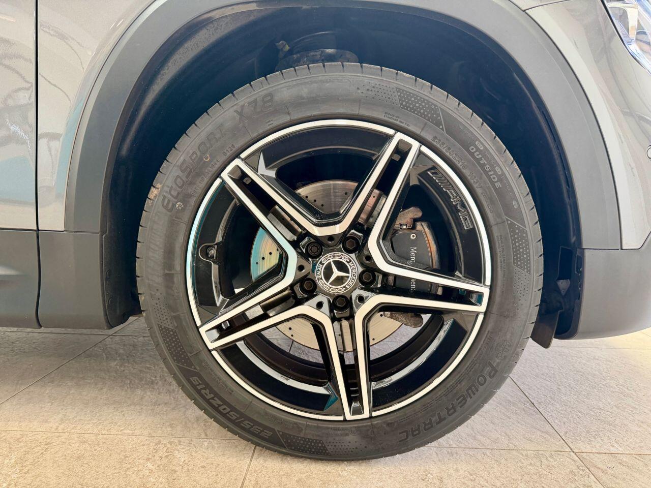 Mercedes-Benz GLB view 23