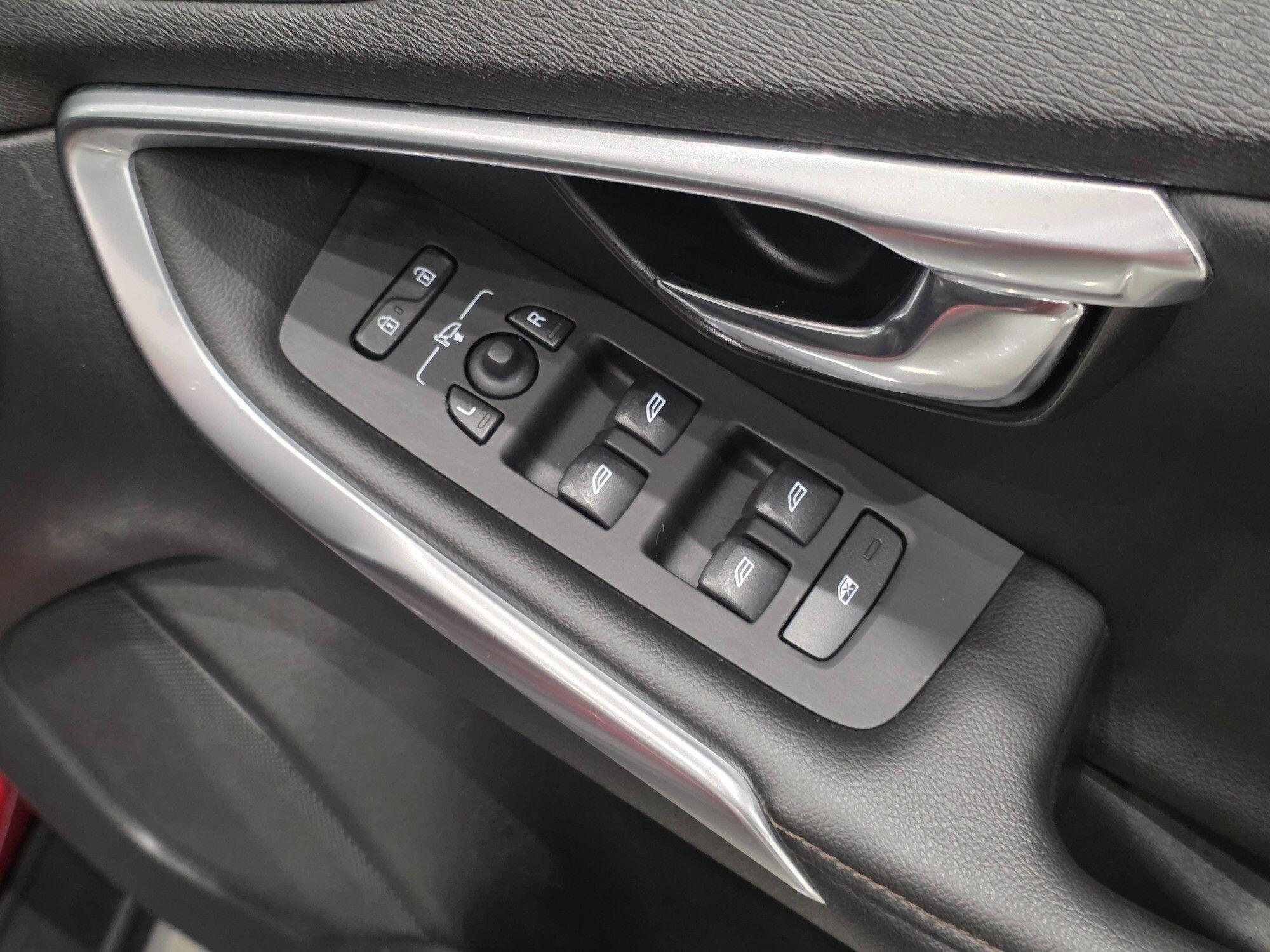 Volvo V40 Cross Country view 64