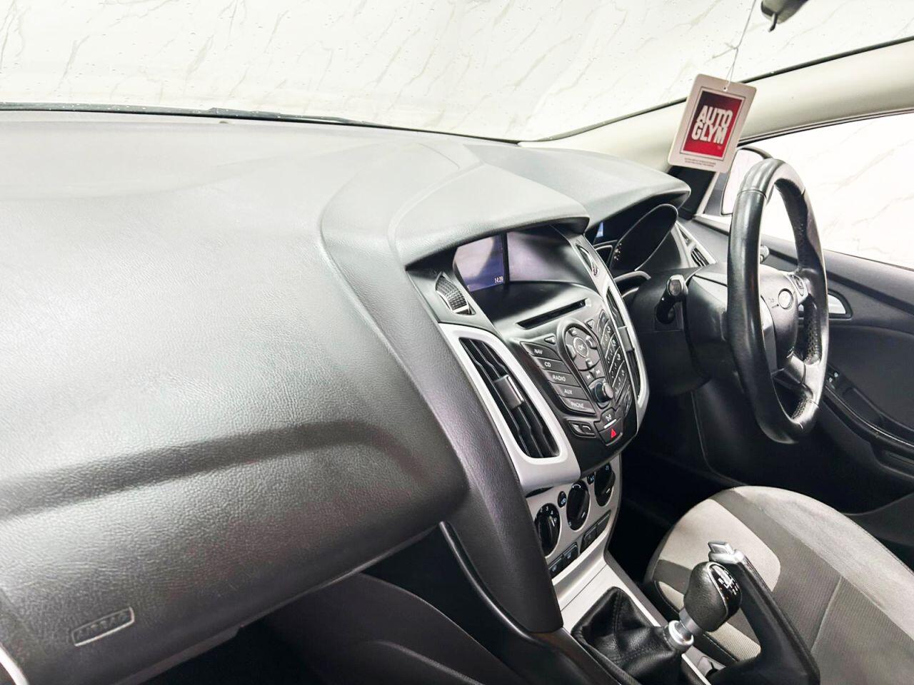 Ford Focus view 14