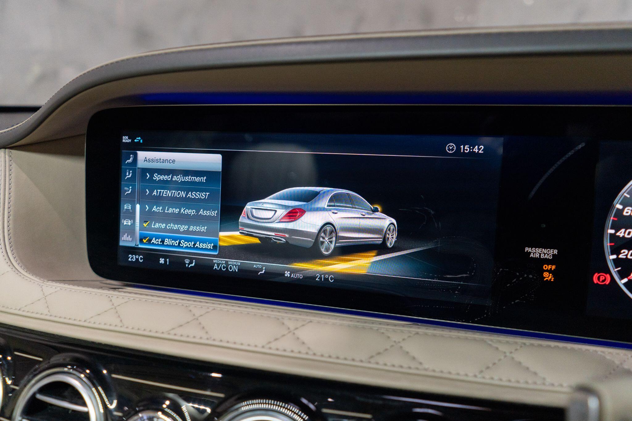 Mercedes-Benz S-Class view 34