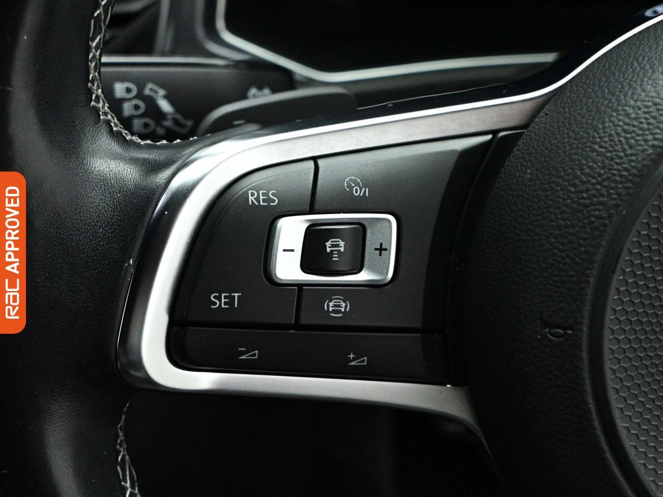 Volkswagen T-Roc view 21