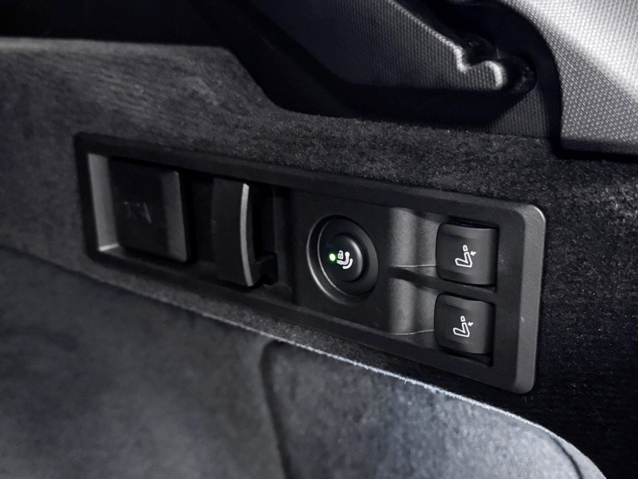 BMW 3 Series view 8