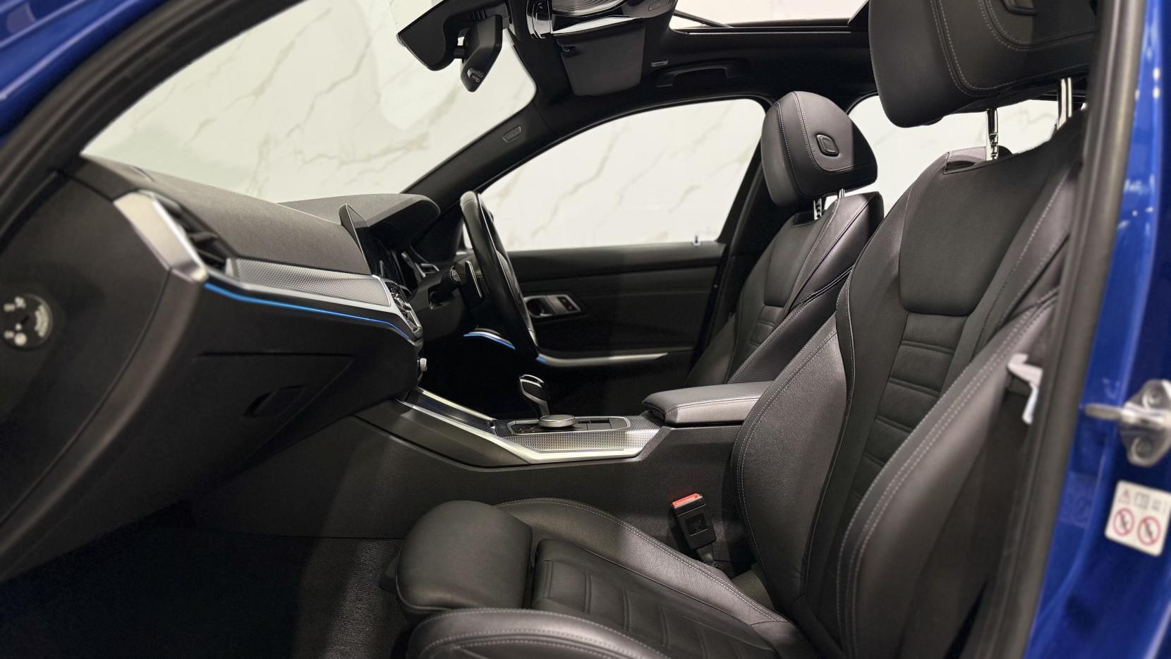 BMW 3 Series view 31