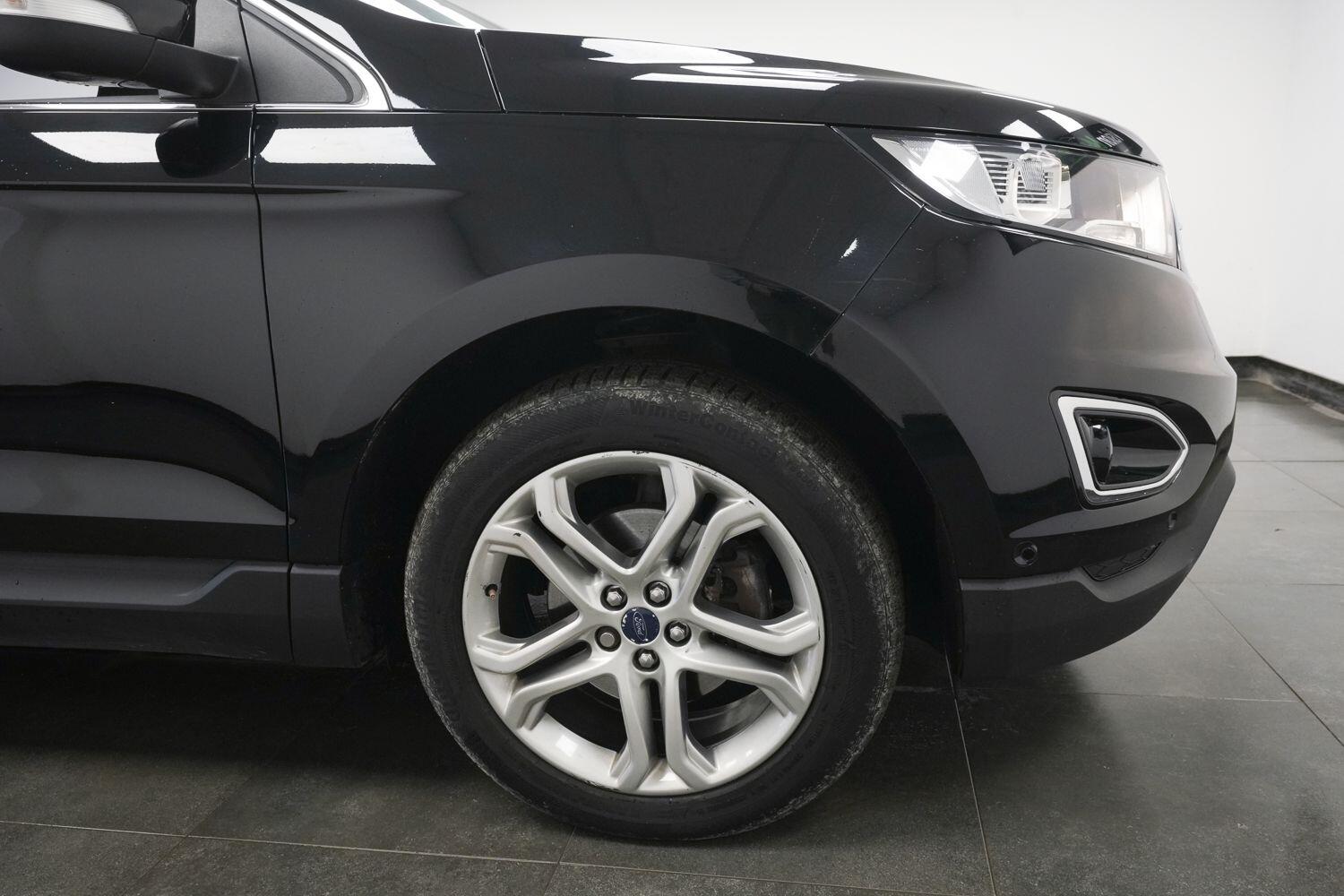 Ford Edge view 5