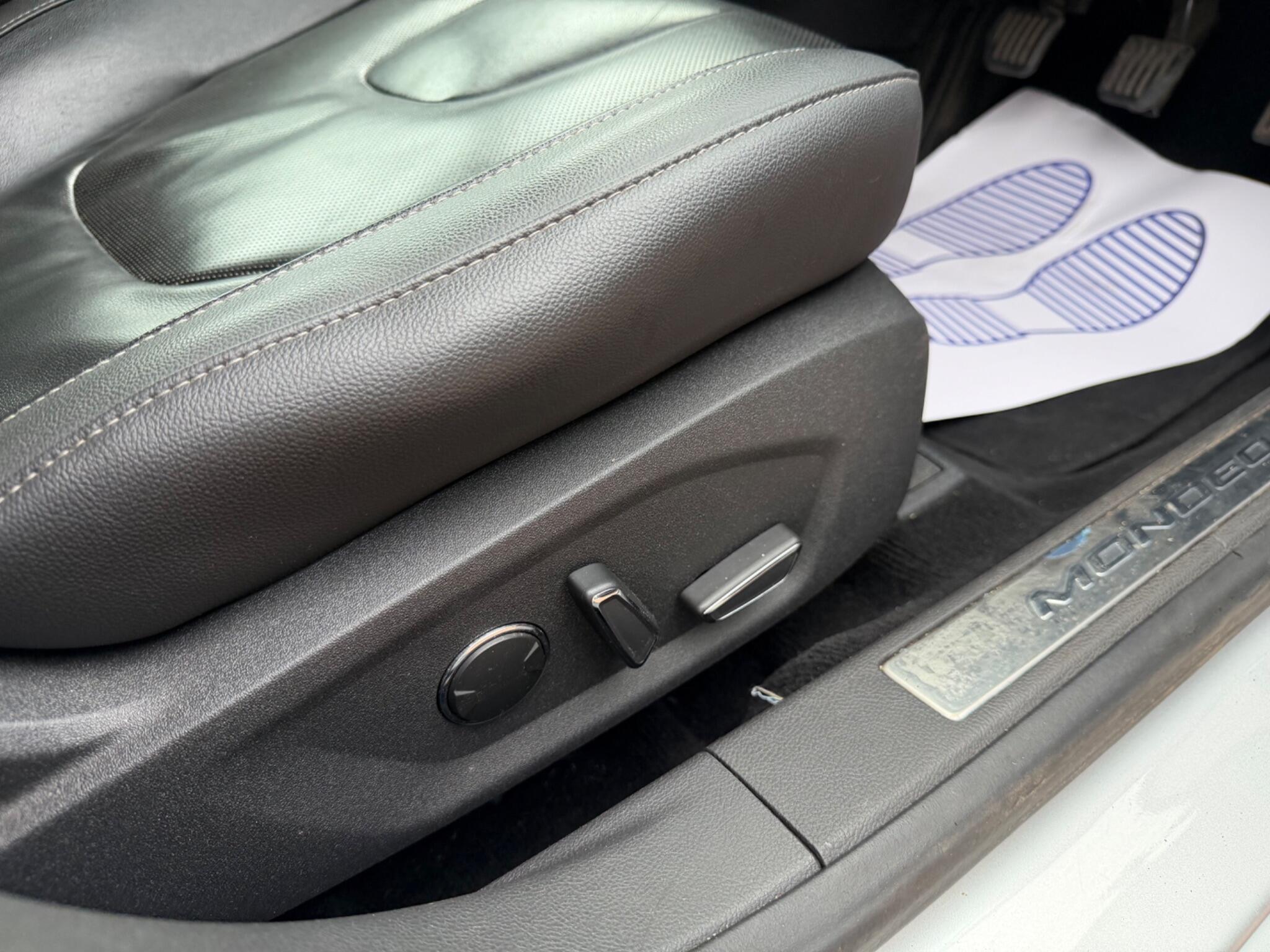 Ford Mondeo view 48