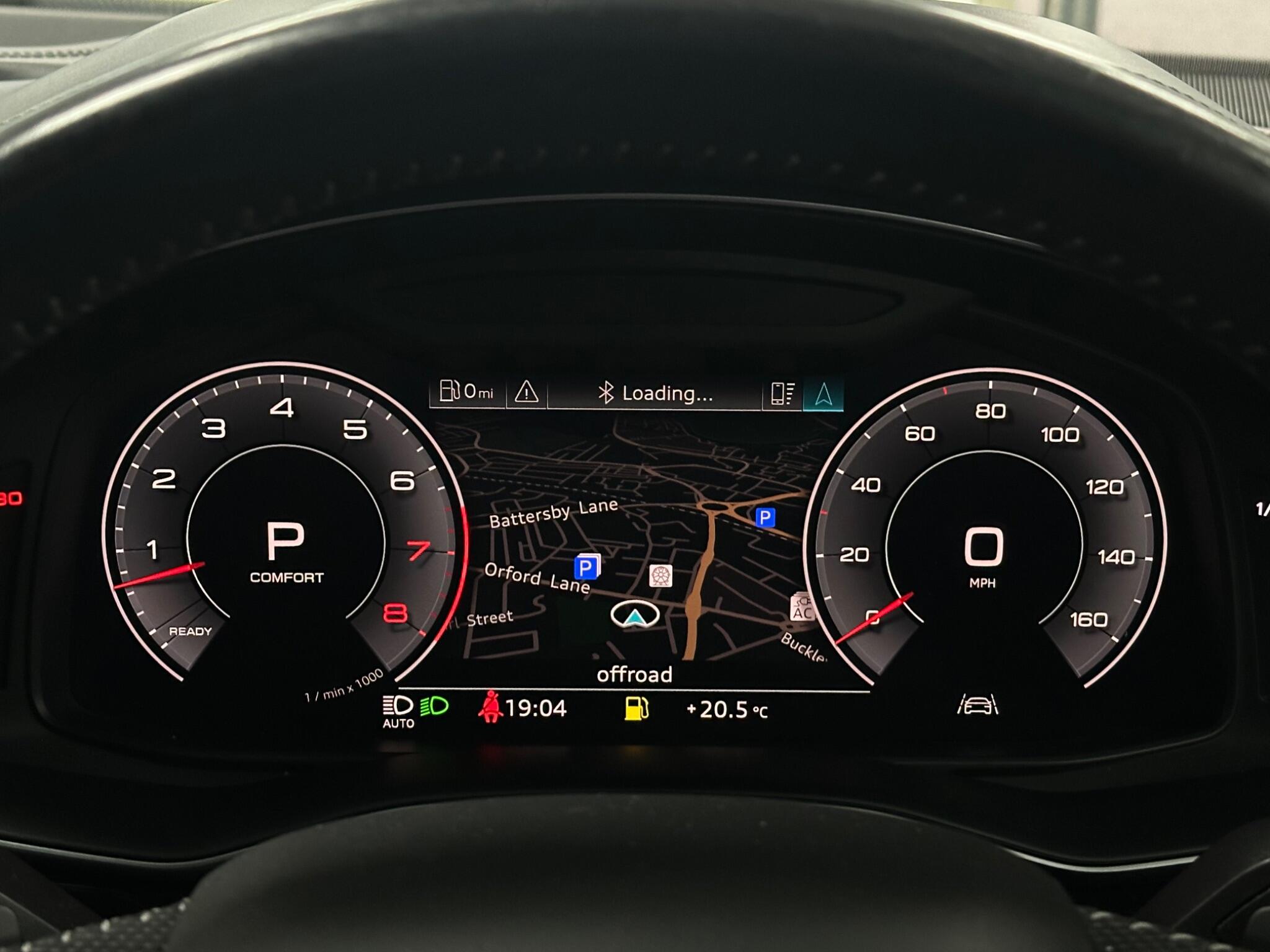 Audi Q8 view 28