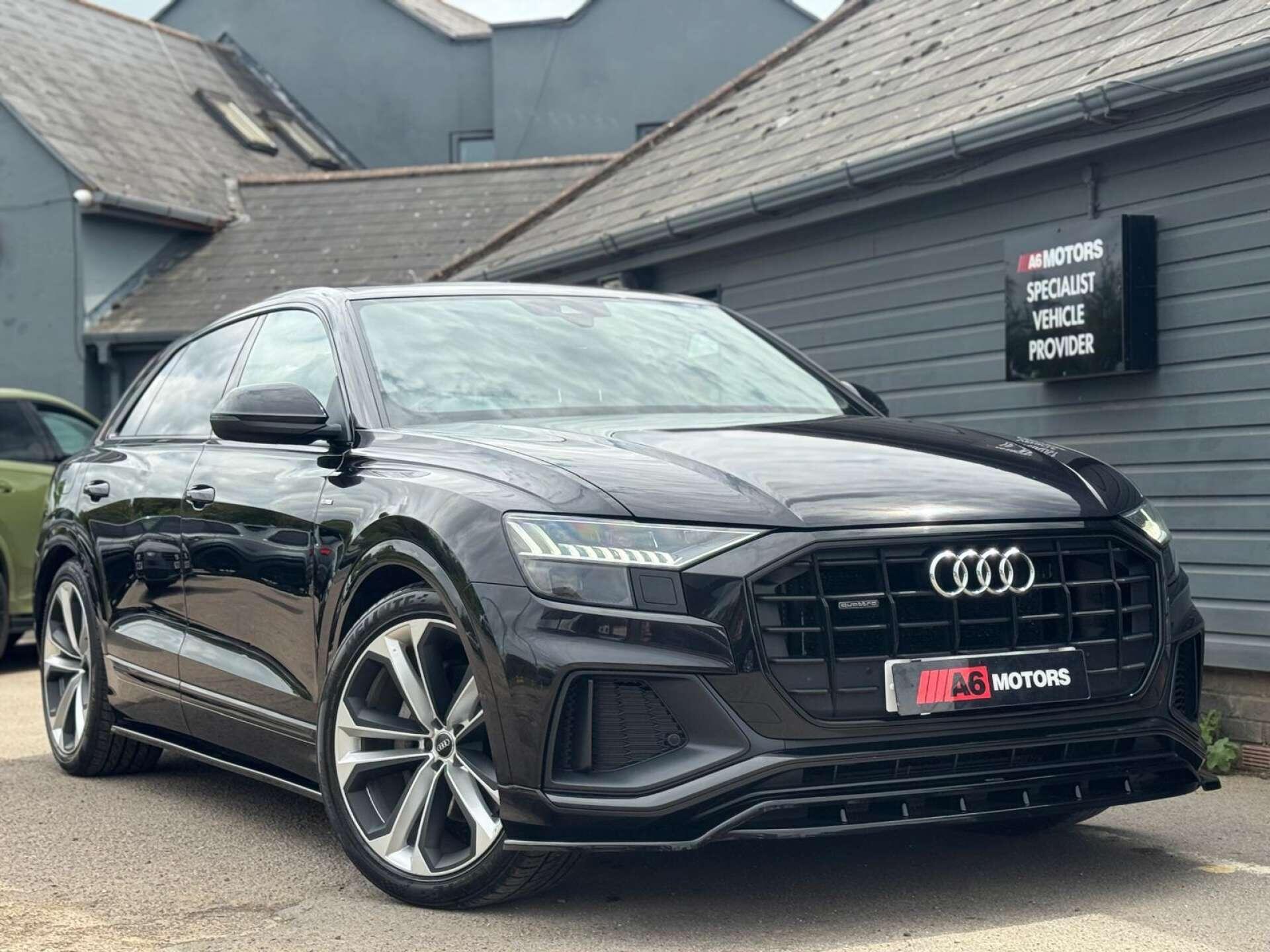 Audi Q8 view 10