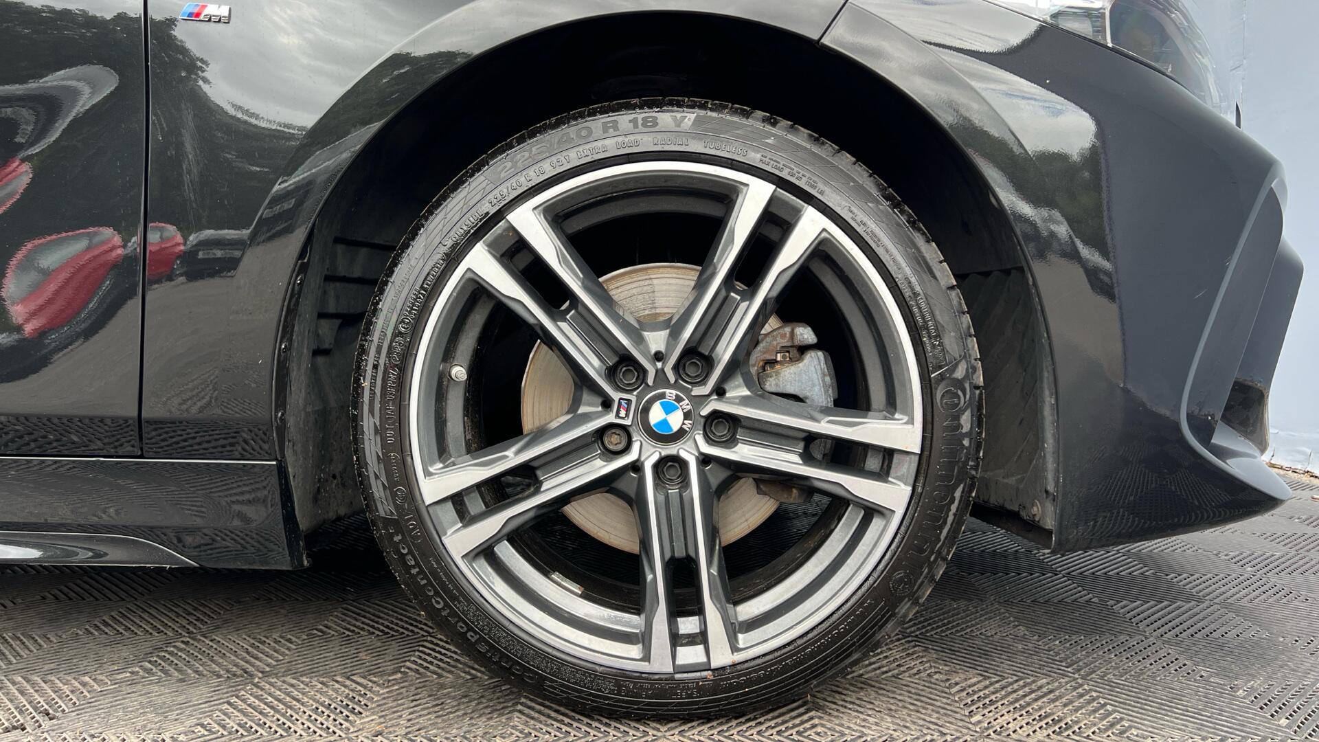 BMW 1 Series view 14