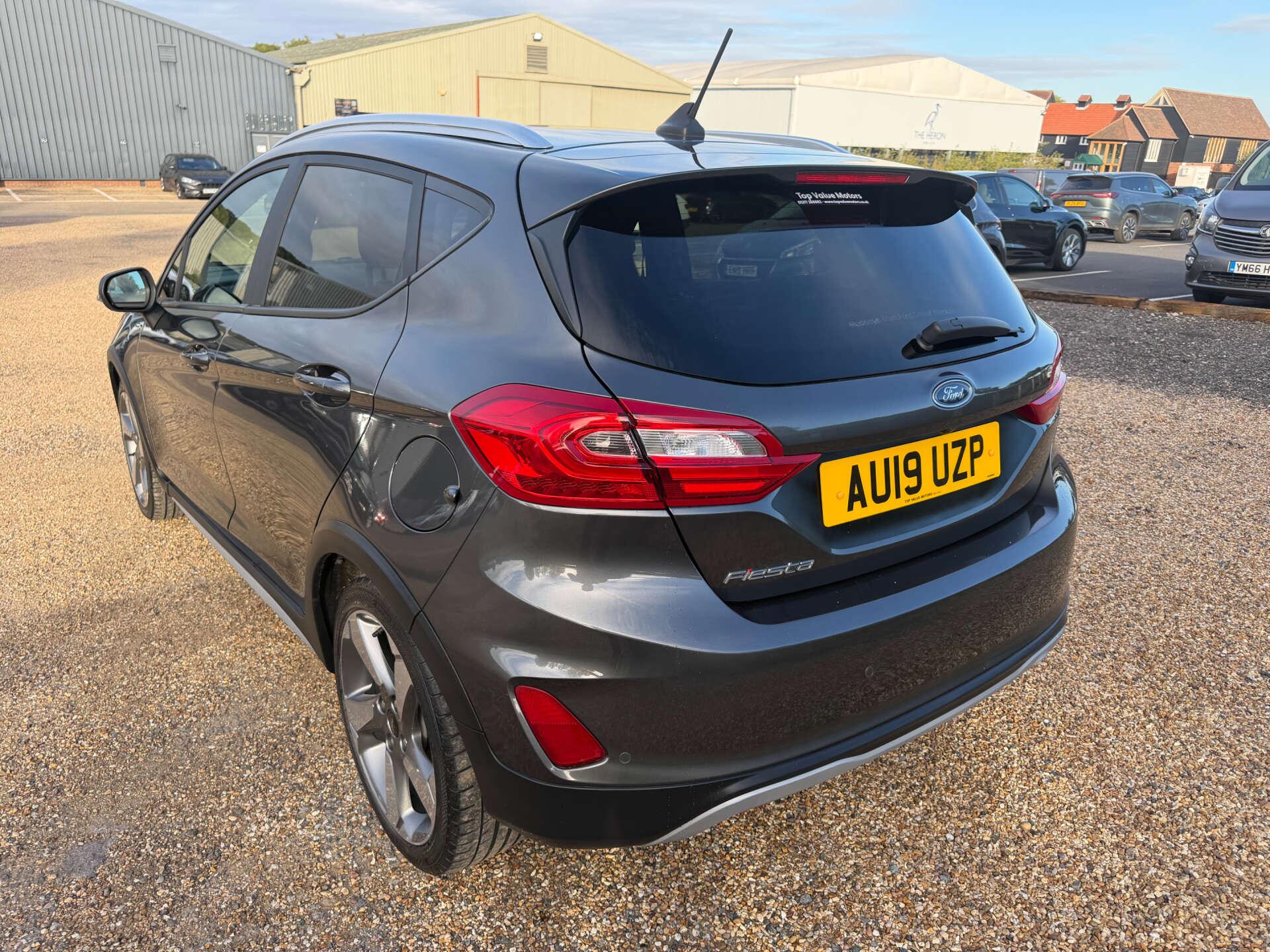Ford Fiesta view 5