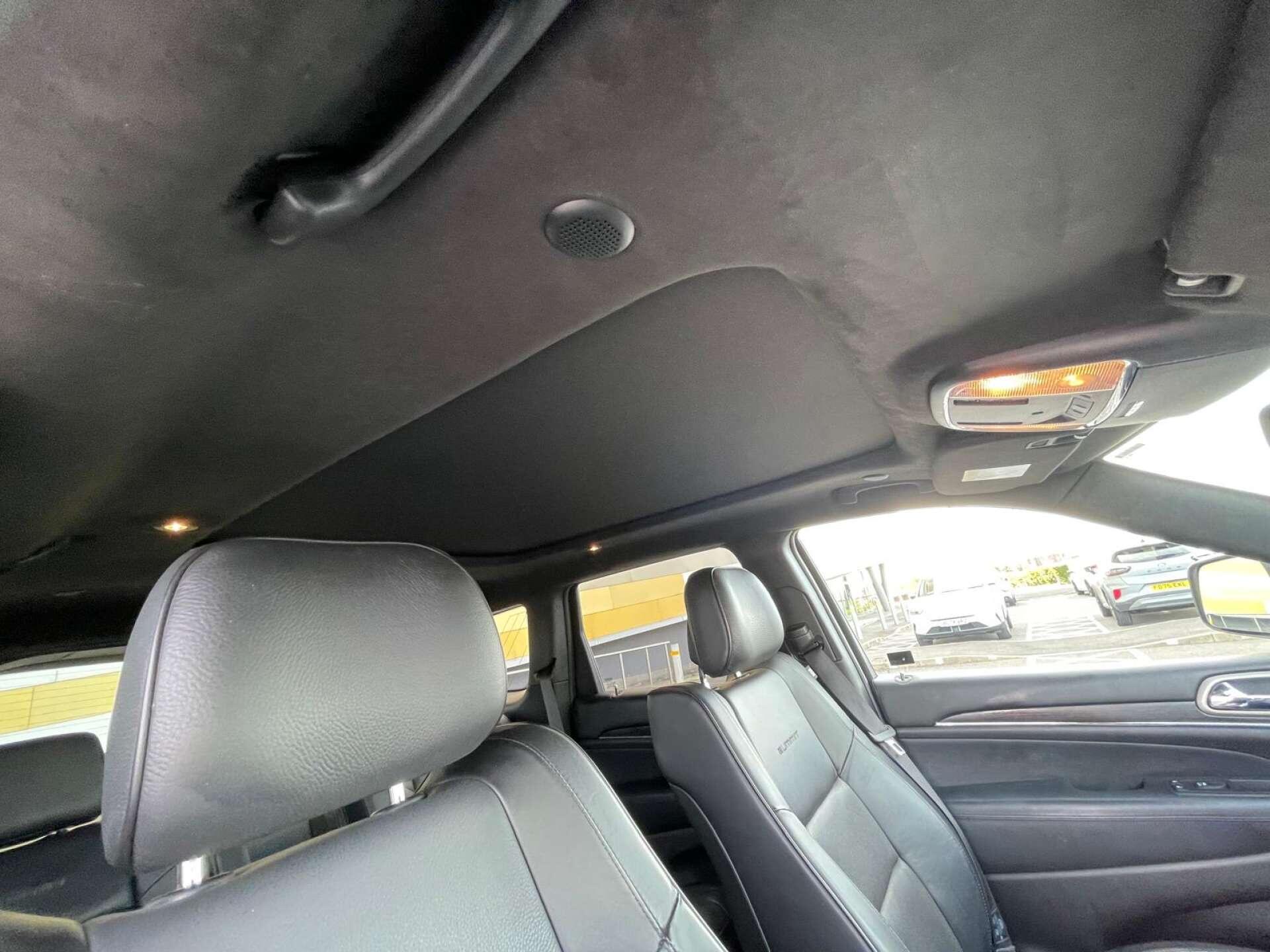 Jeep Grand Cherokee view 39