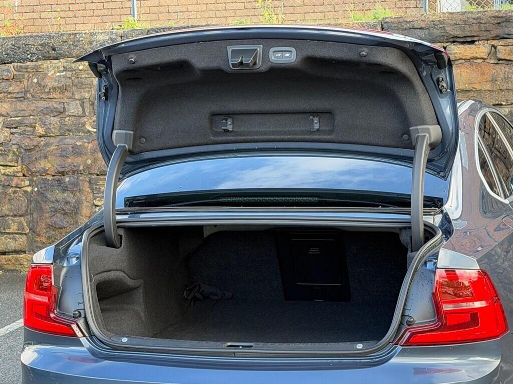 Volvo S90 view 22