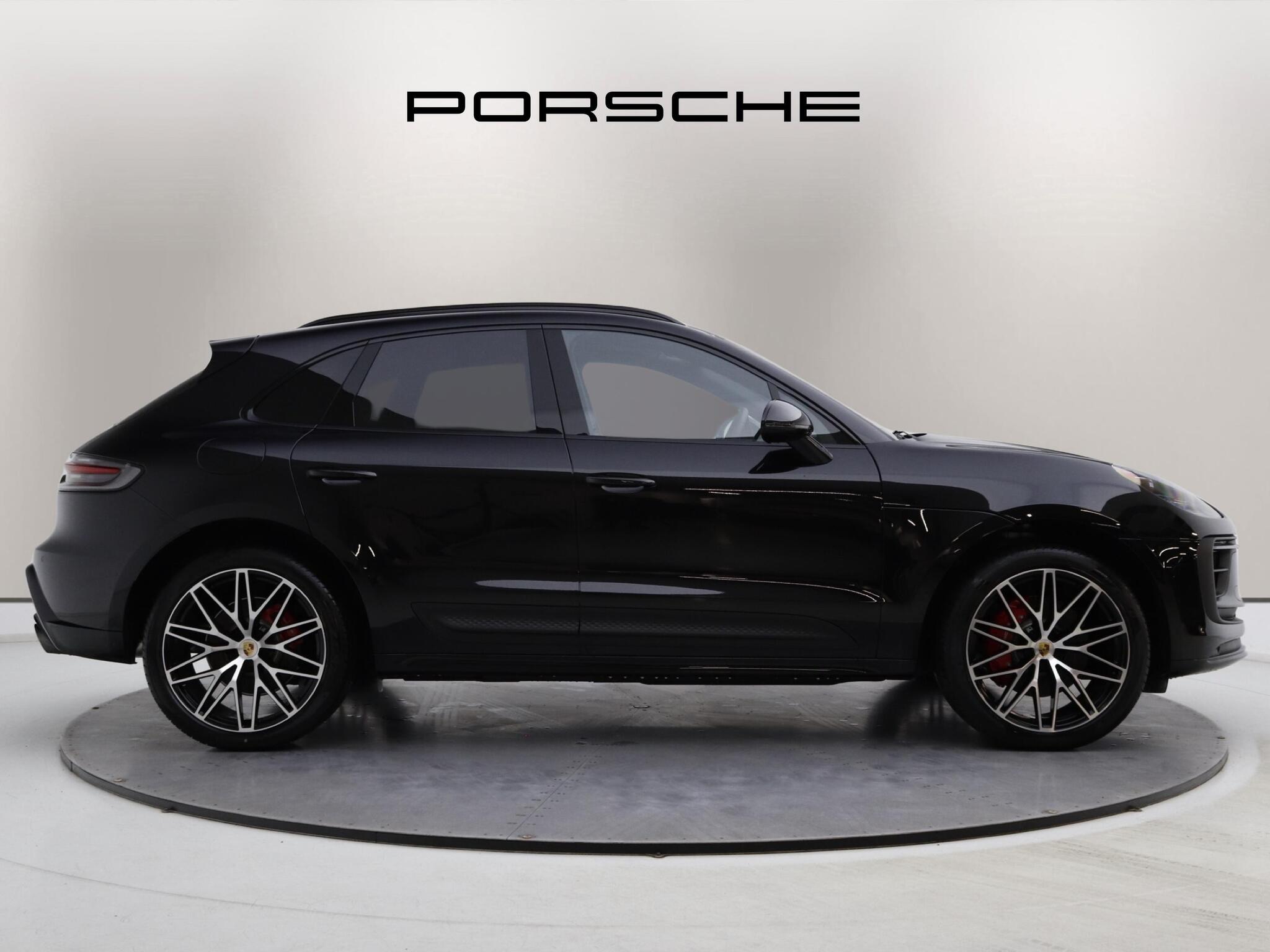 Porsche Macan view 3