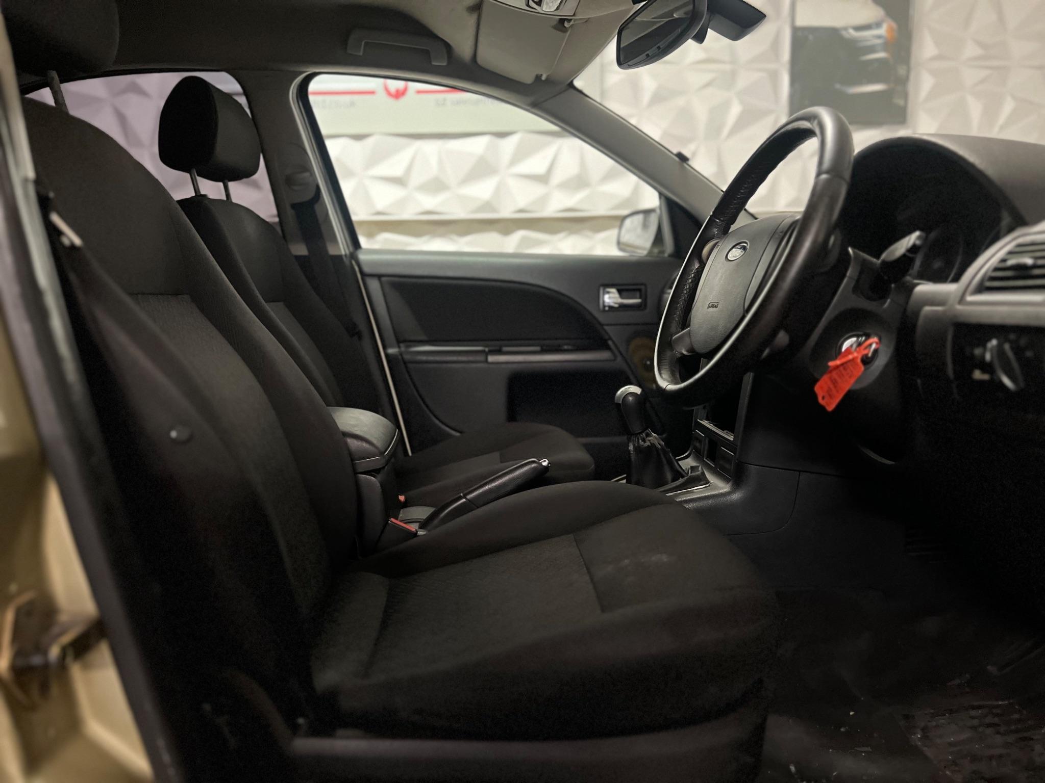 Ford Mondeo view 8