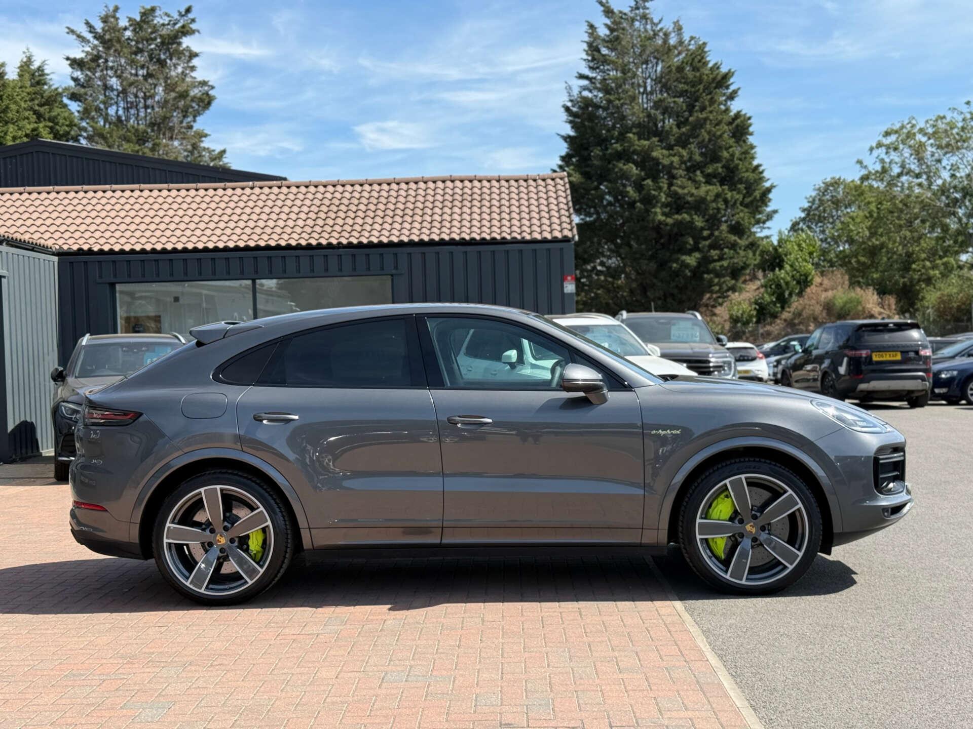 Porsche Cayenne view 19