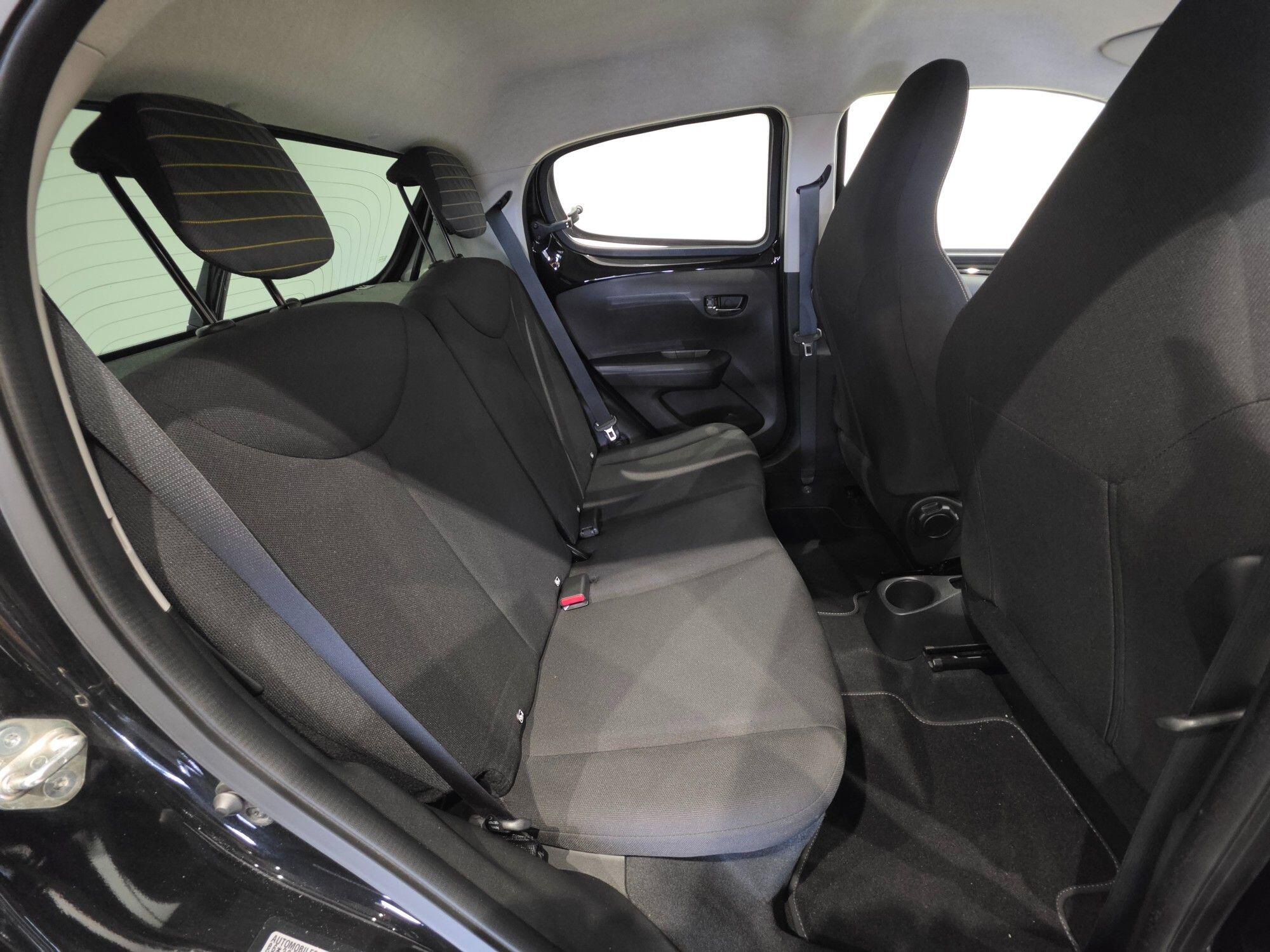 Peugeot 108 view 19