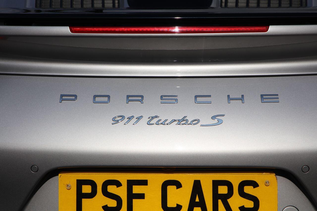 Porsche 911 view 26