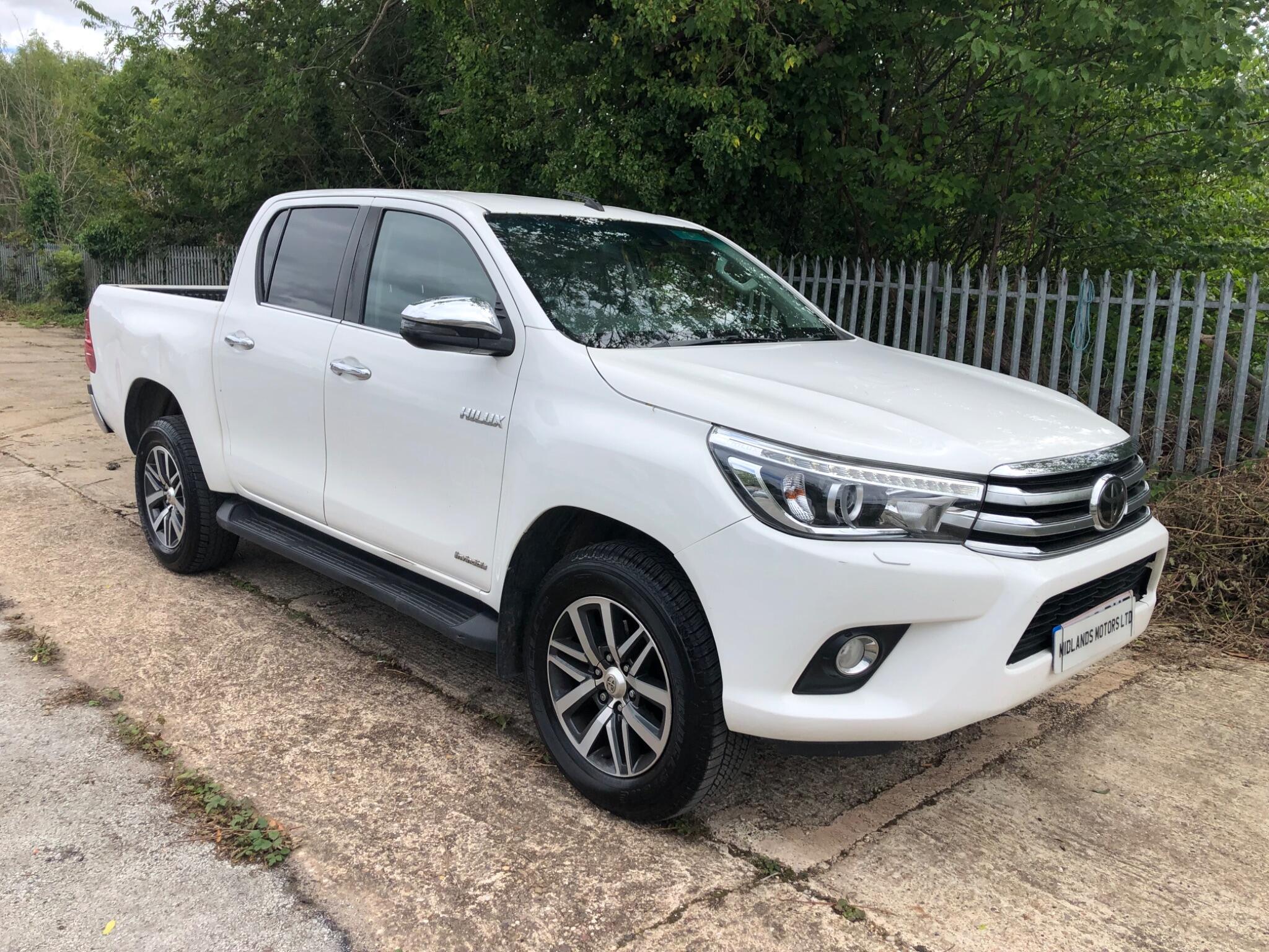 Toyota Hilux view 4