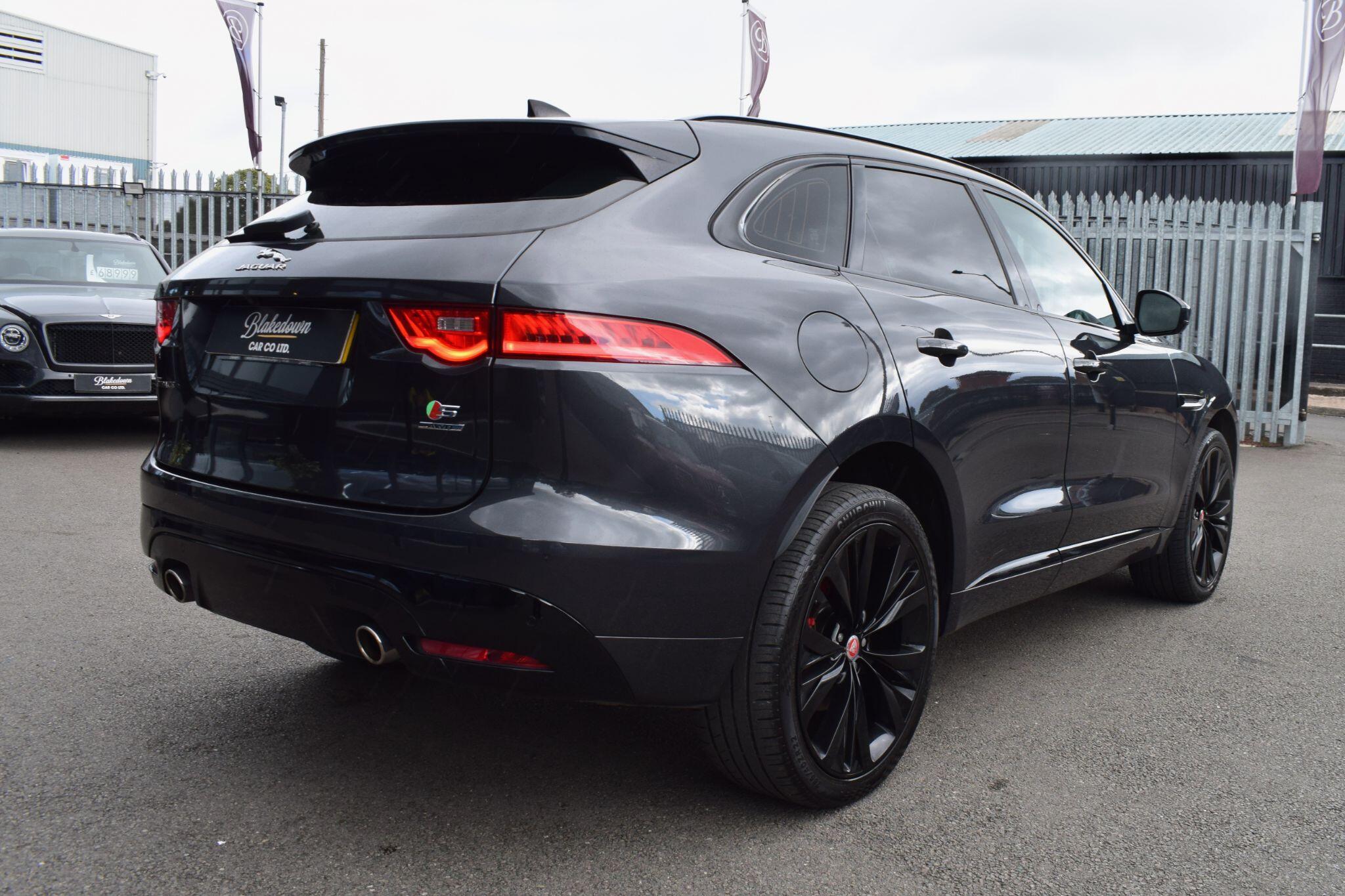Jaguar F-Pace view 6