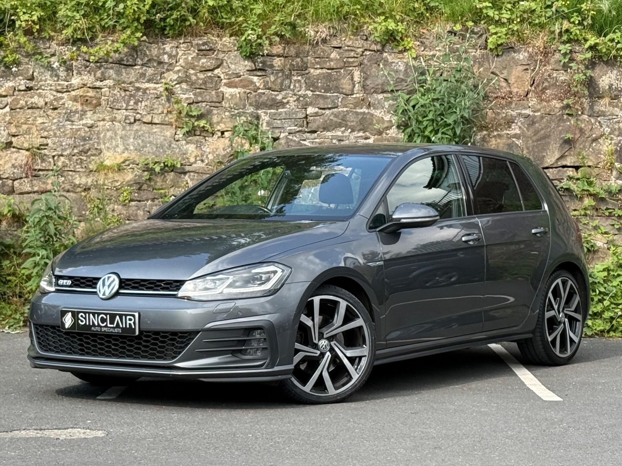 Volkswagen Golf view 3
