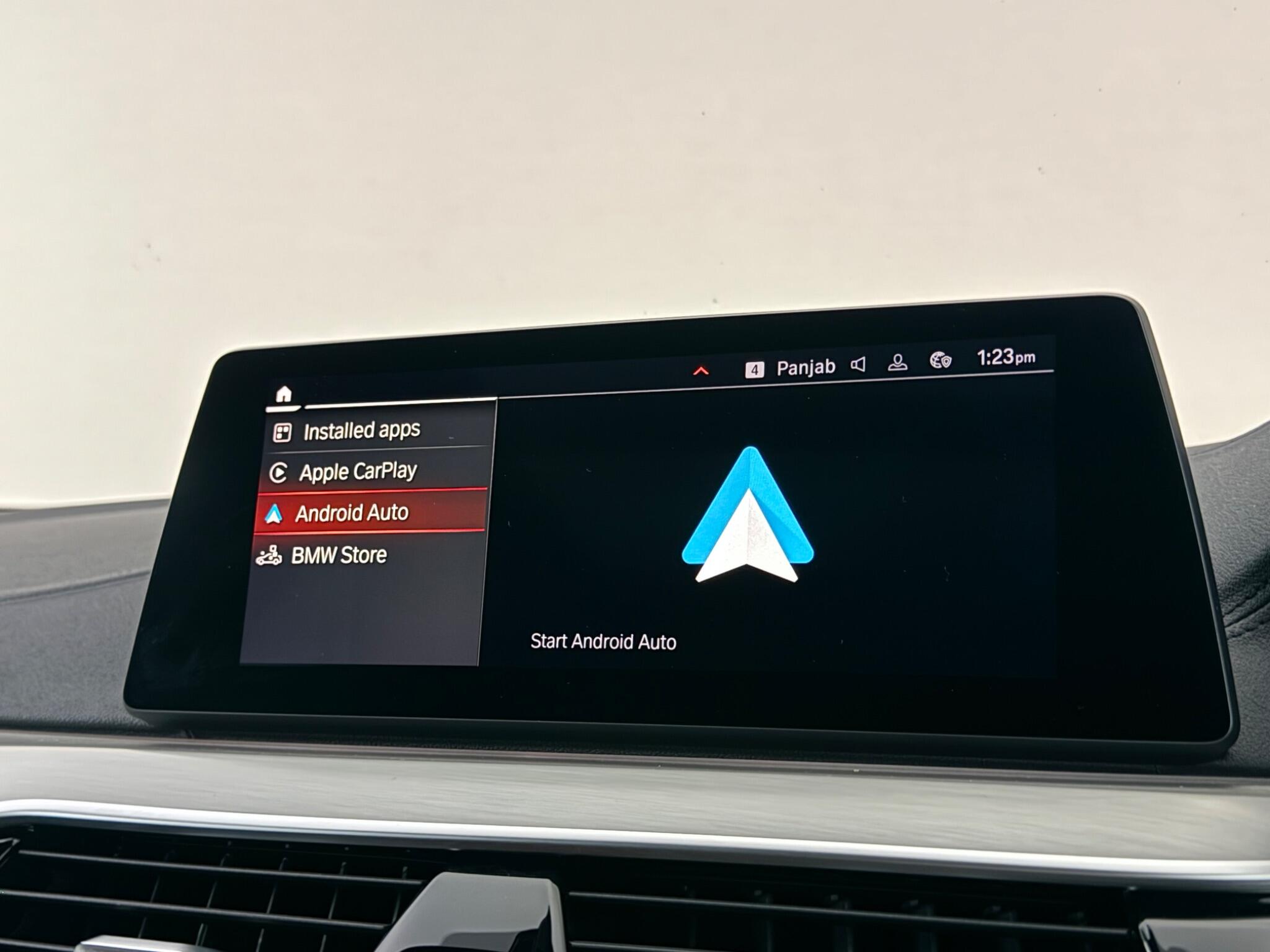 BMW 5 Series view 31