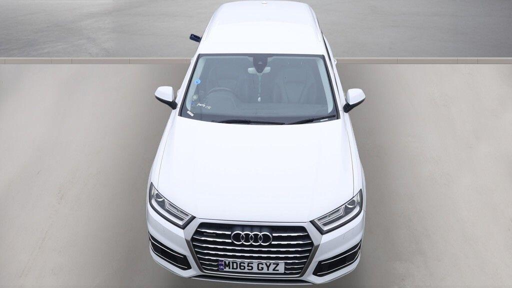 Audi Q7 view 2
