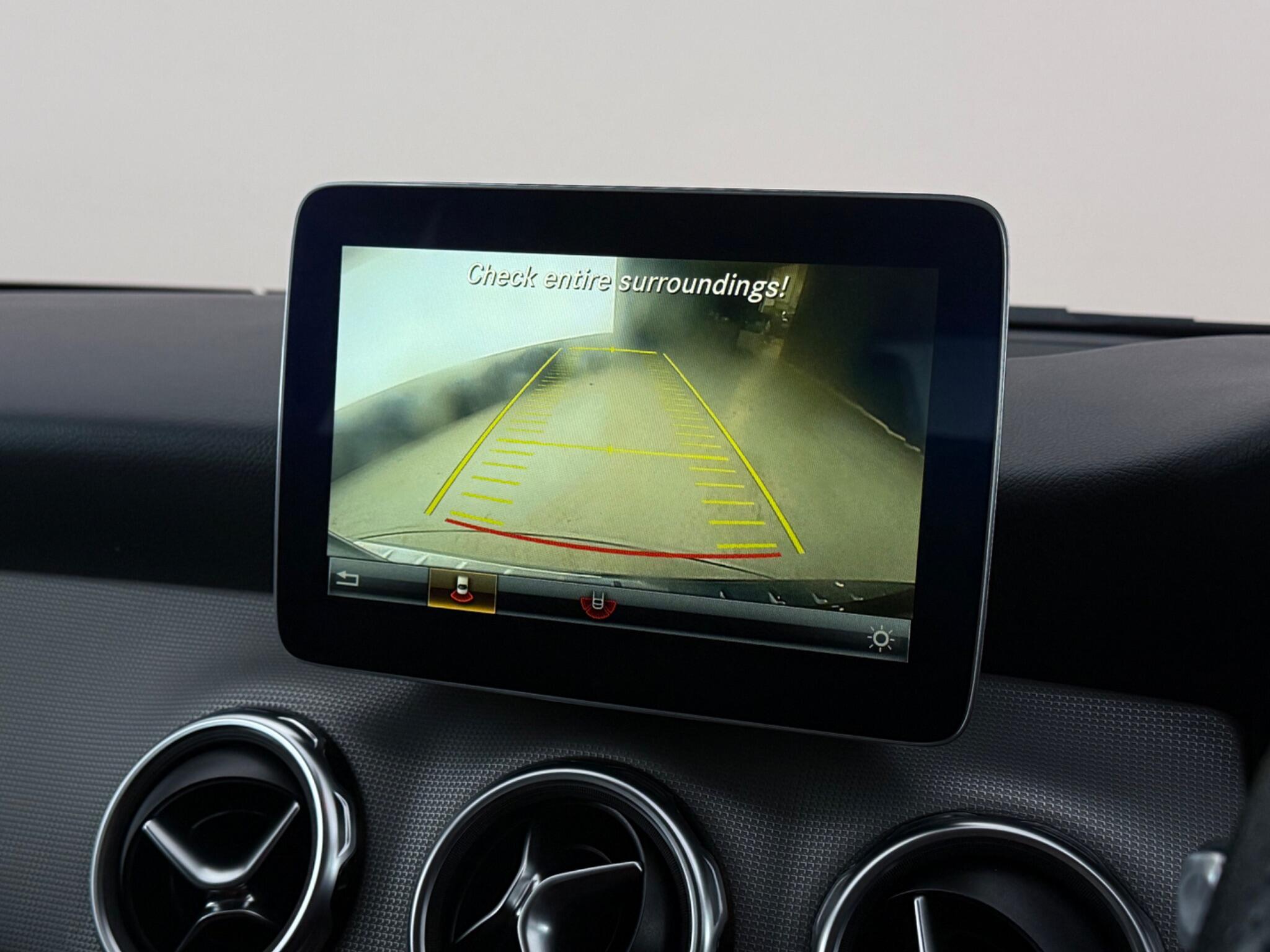 Mercedes-Benz GLA view 26