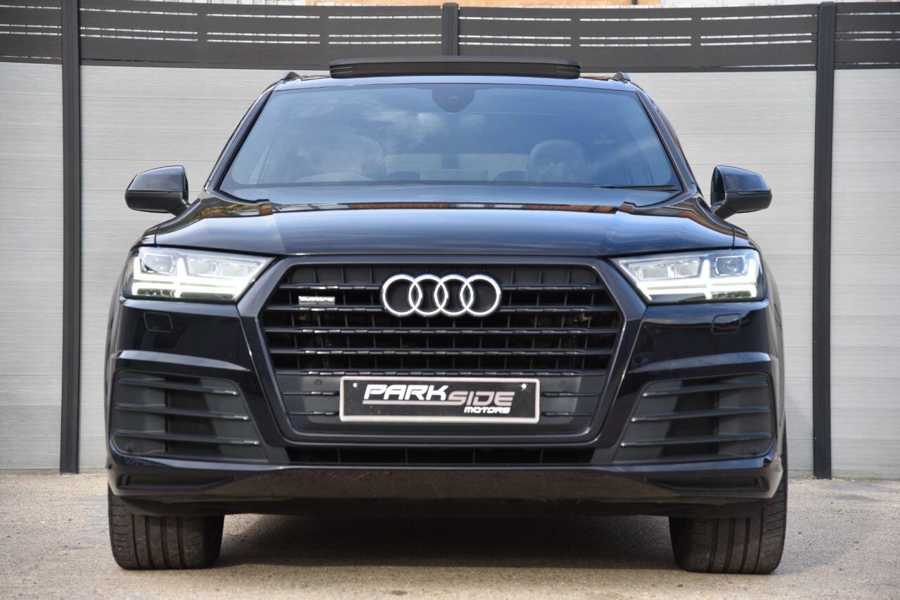 Audi Q7 view 4