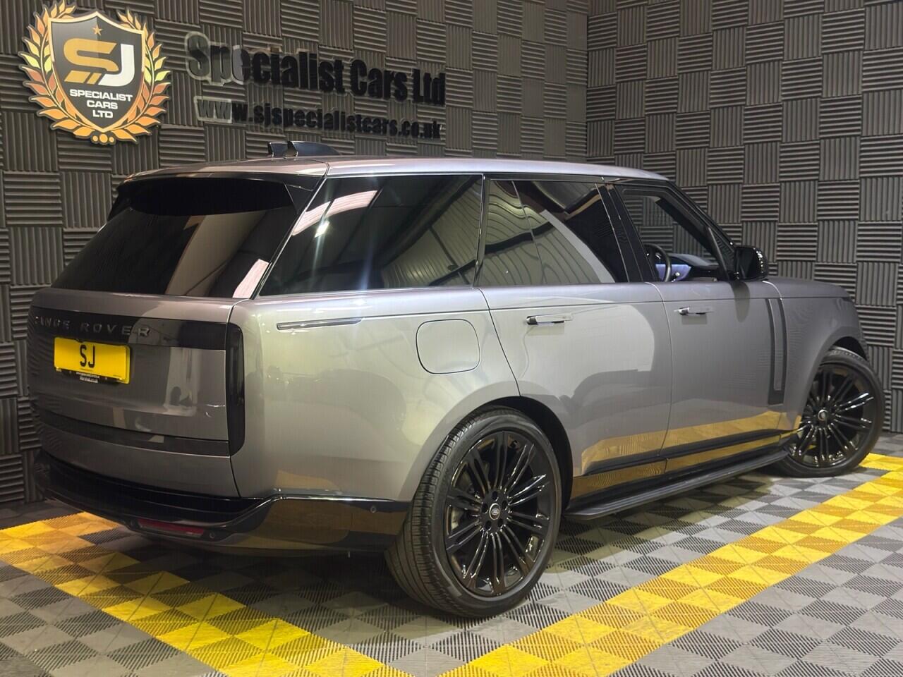Land Rover Range Rover view 22