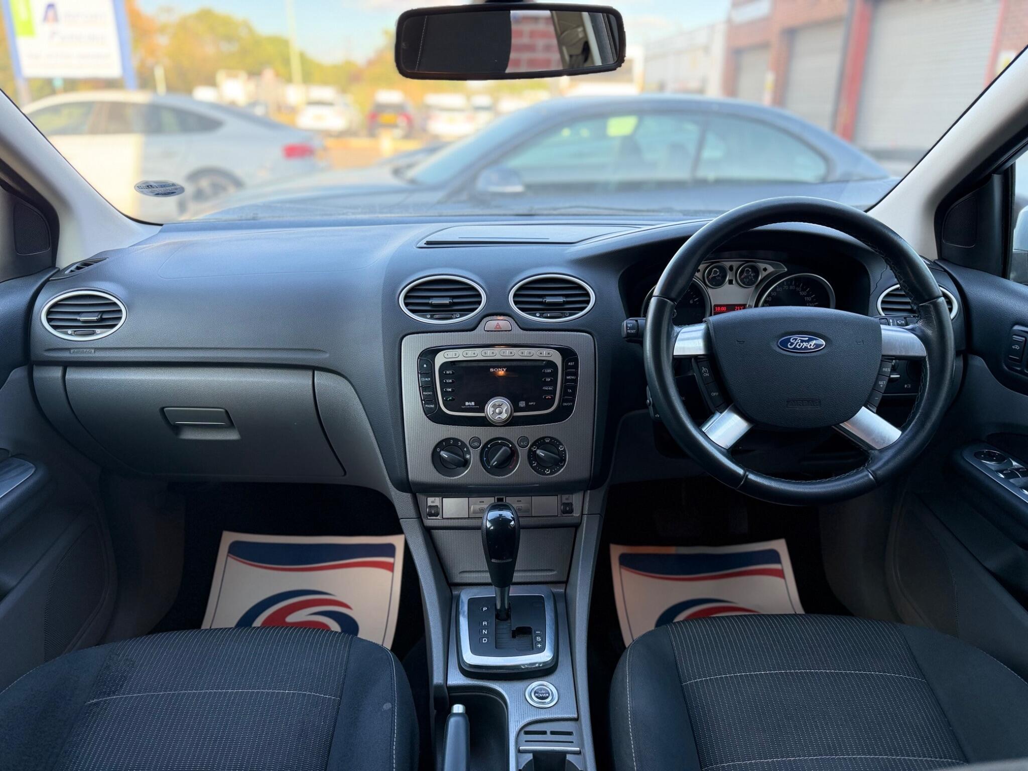 Ford Focus view 22