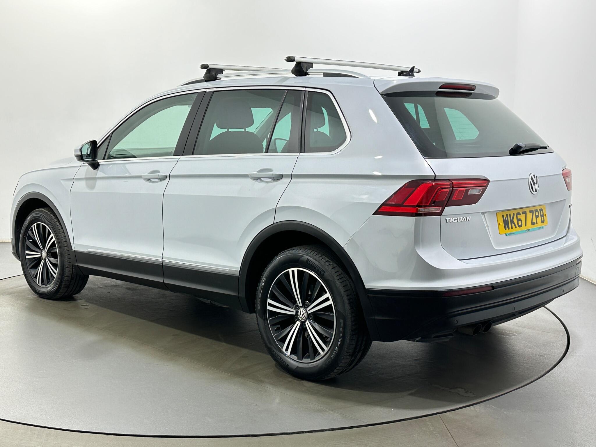 Volkswagen Tiguan view 6