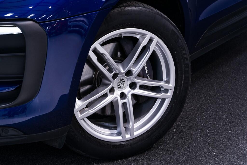 Porsche Macan view 31